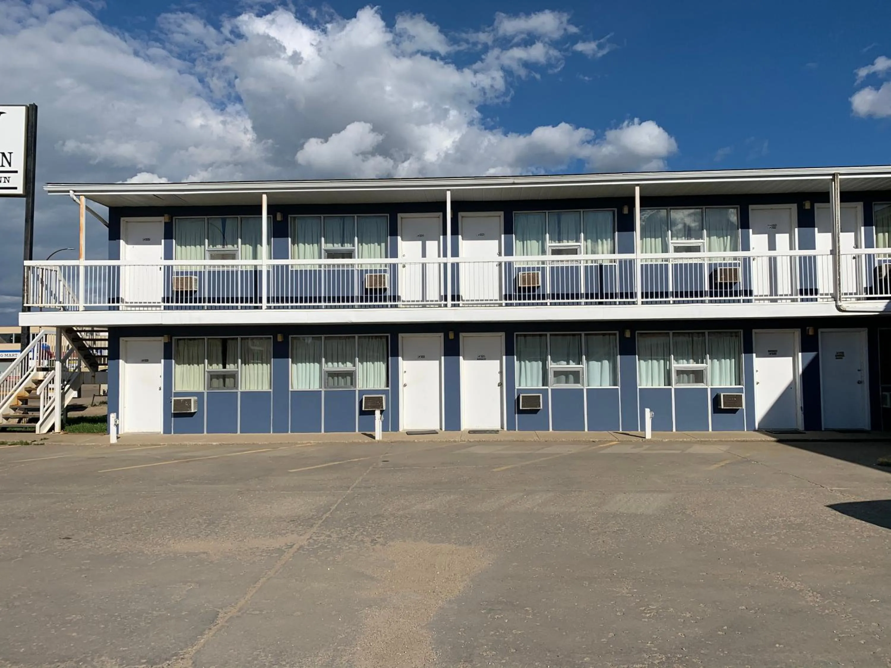 Raven Motor Inn