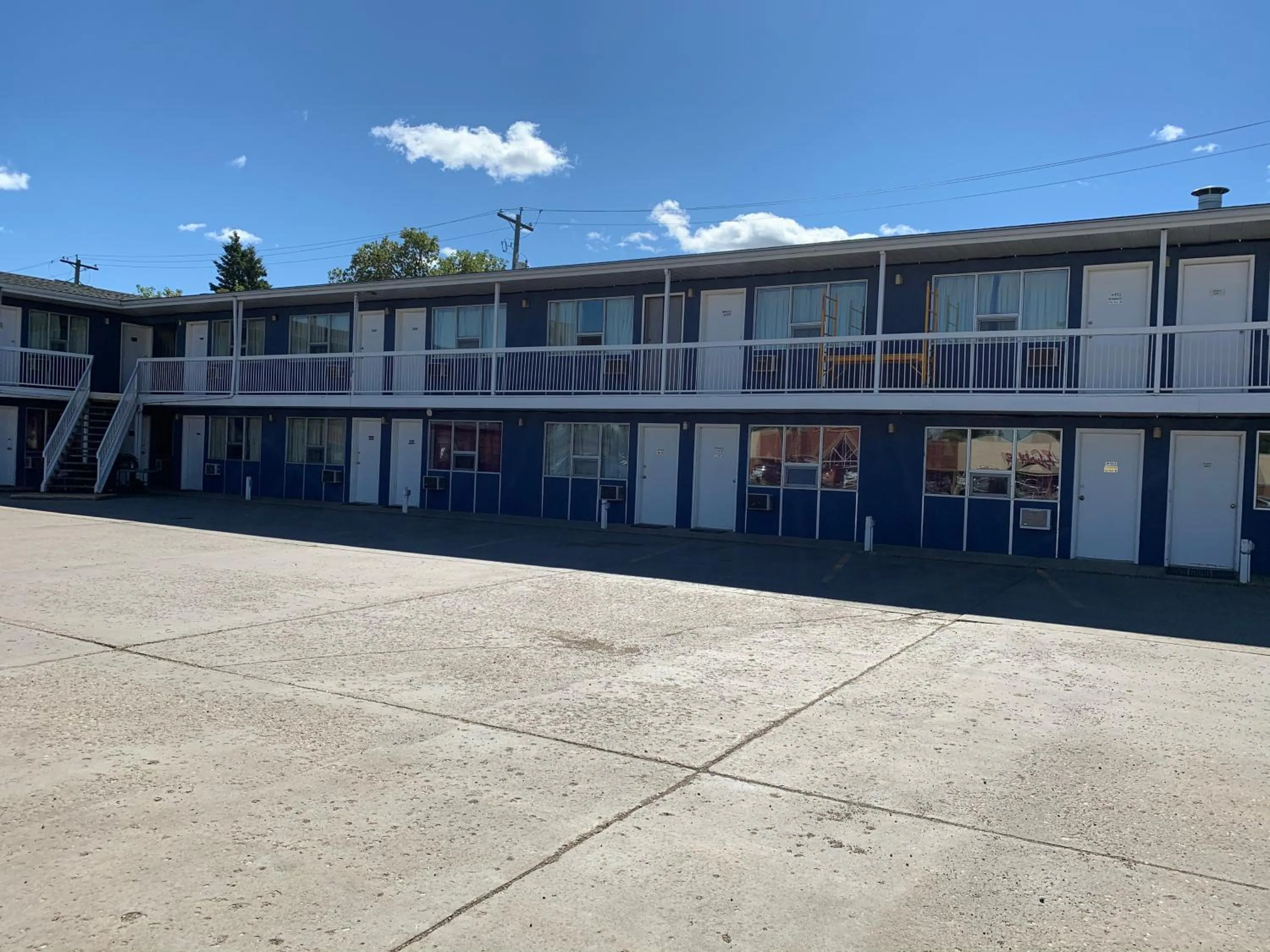 Raven Motor Inn