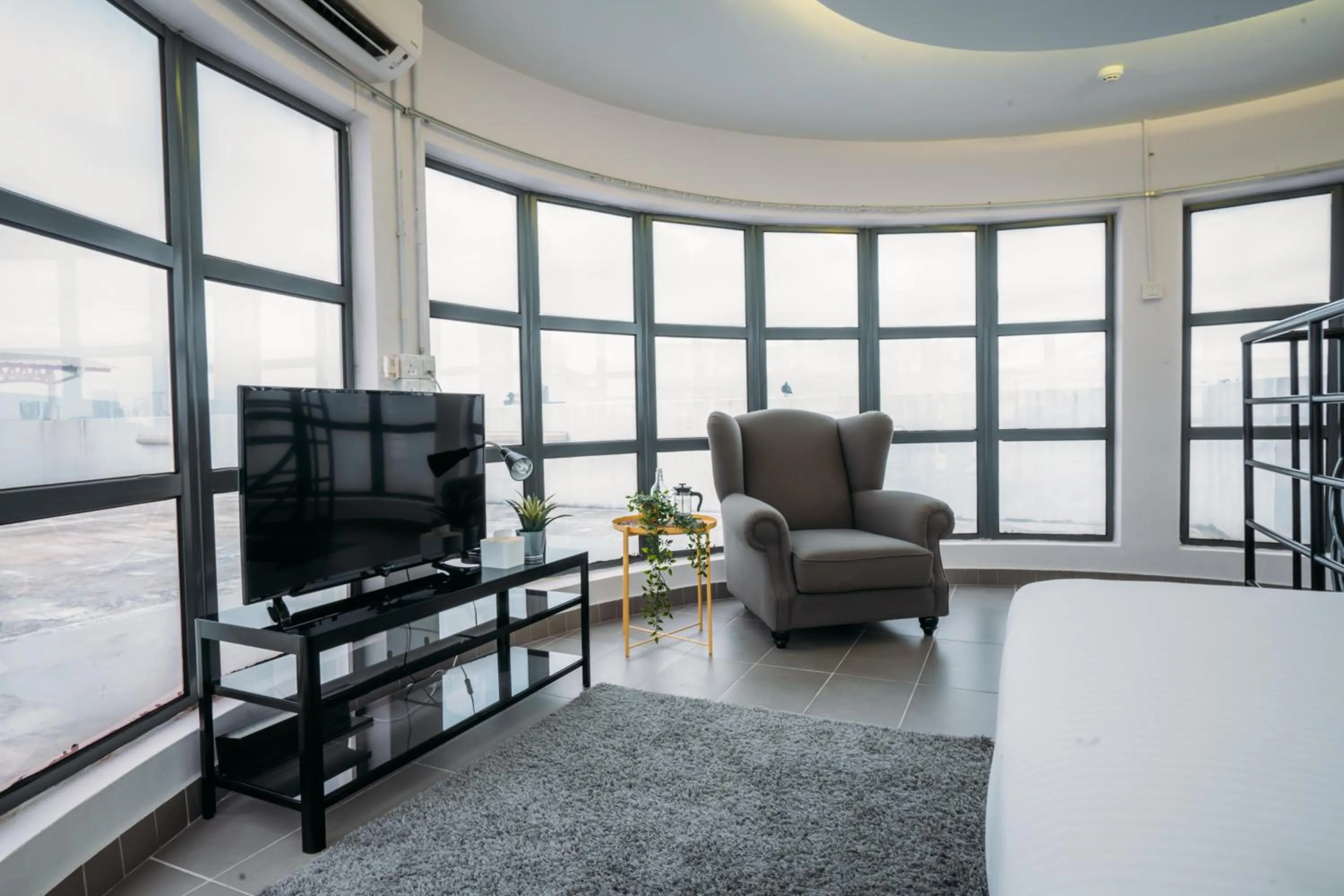 Living room, Bed in B Lot Hotel