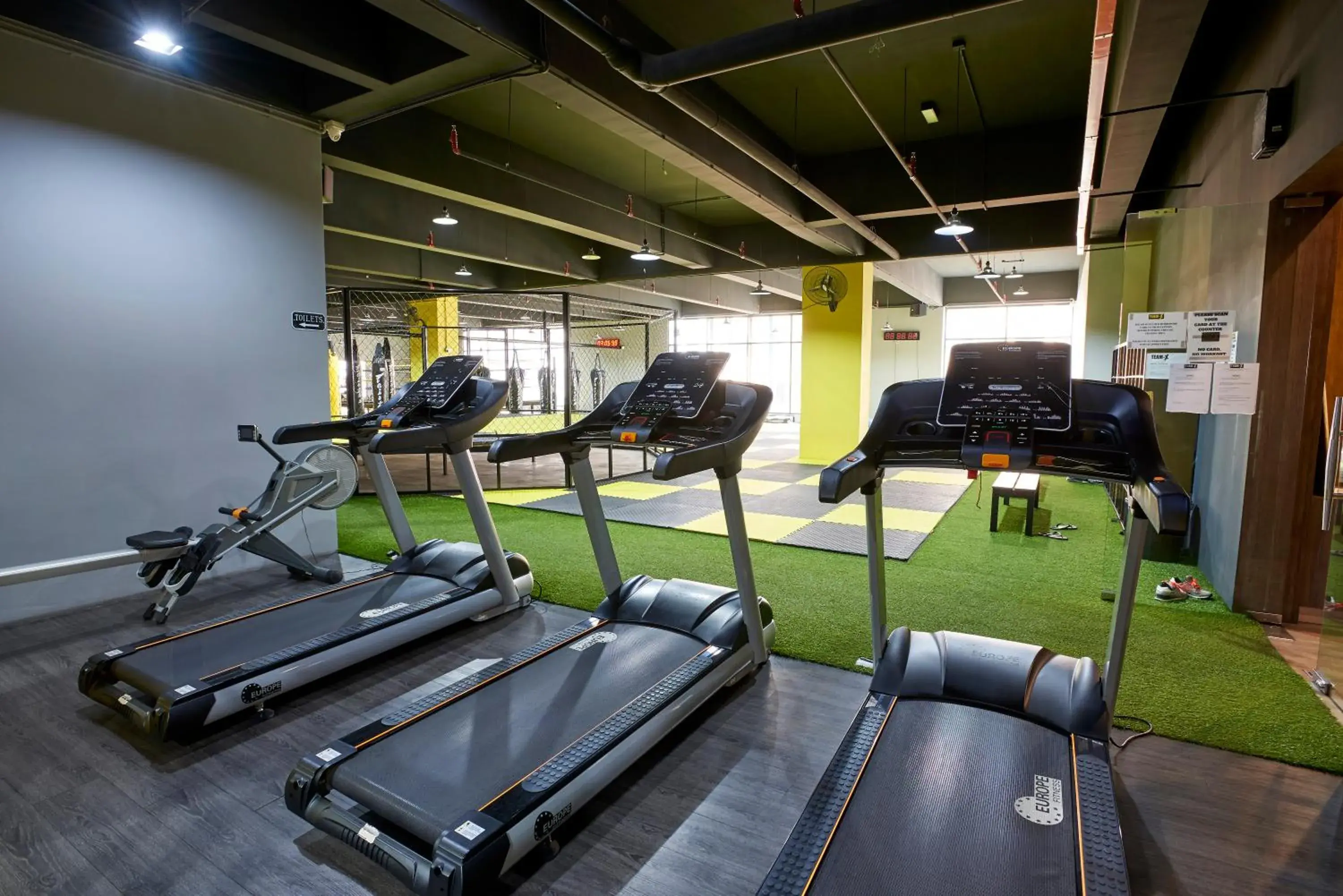 Fitness centre/facilities in B Lot Hotel Fitness centre/facilities in B Lot Hotel
