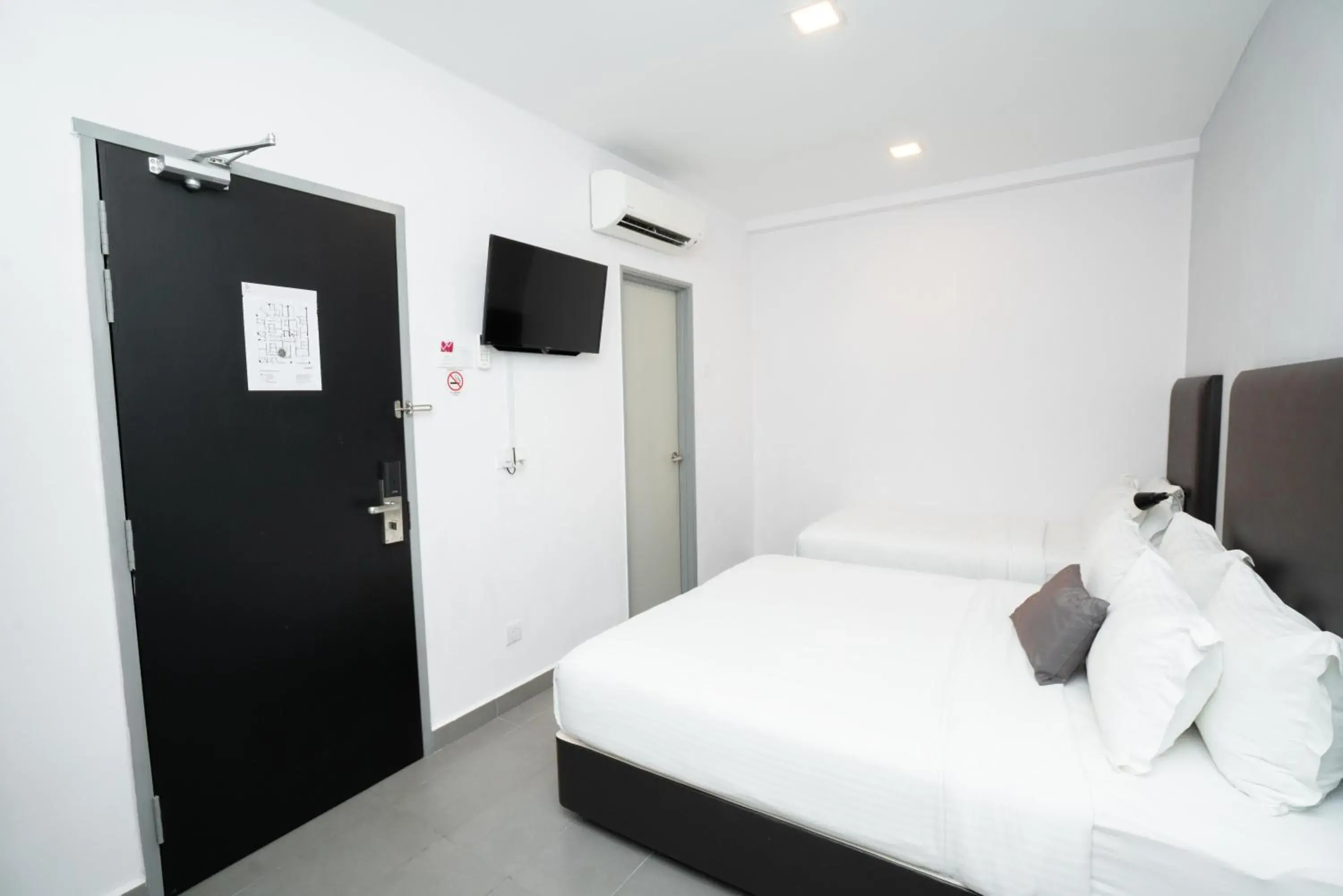 Photo of the whole room, Bed in B Lot Hotel Photo of the whole room, Bed in B Lot Hotel