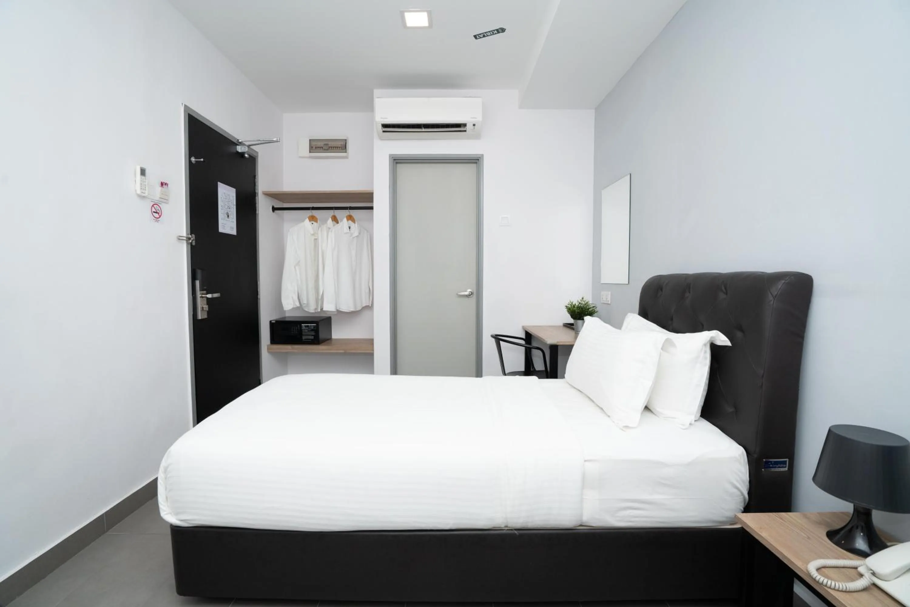 Photo of the whole room, Bed in B Lot Hotel