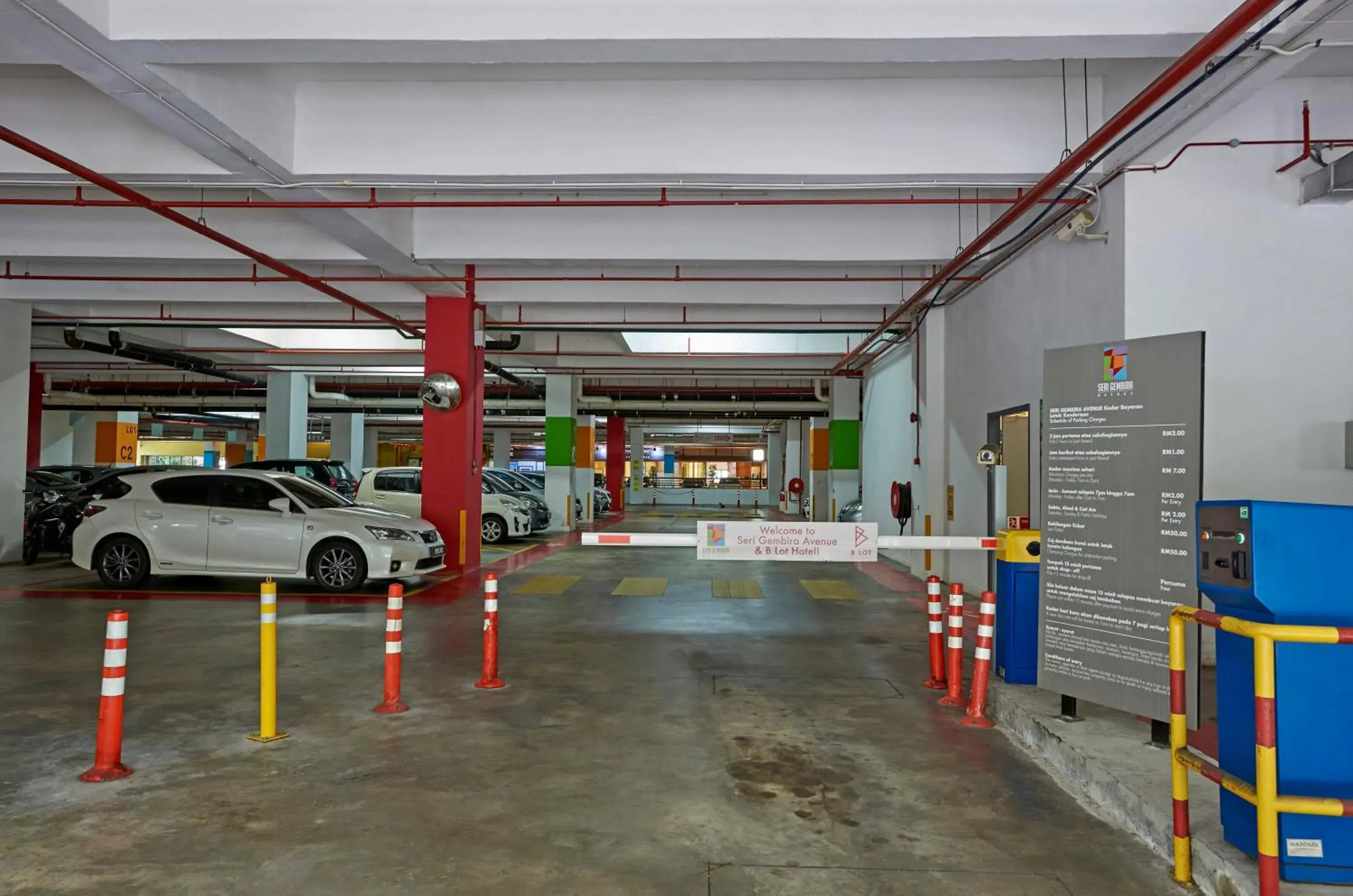 Restaurant/places to eat in B Lot Hotel Restaurant/places to eat in B Lot Hotel