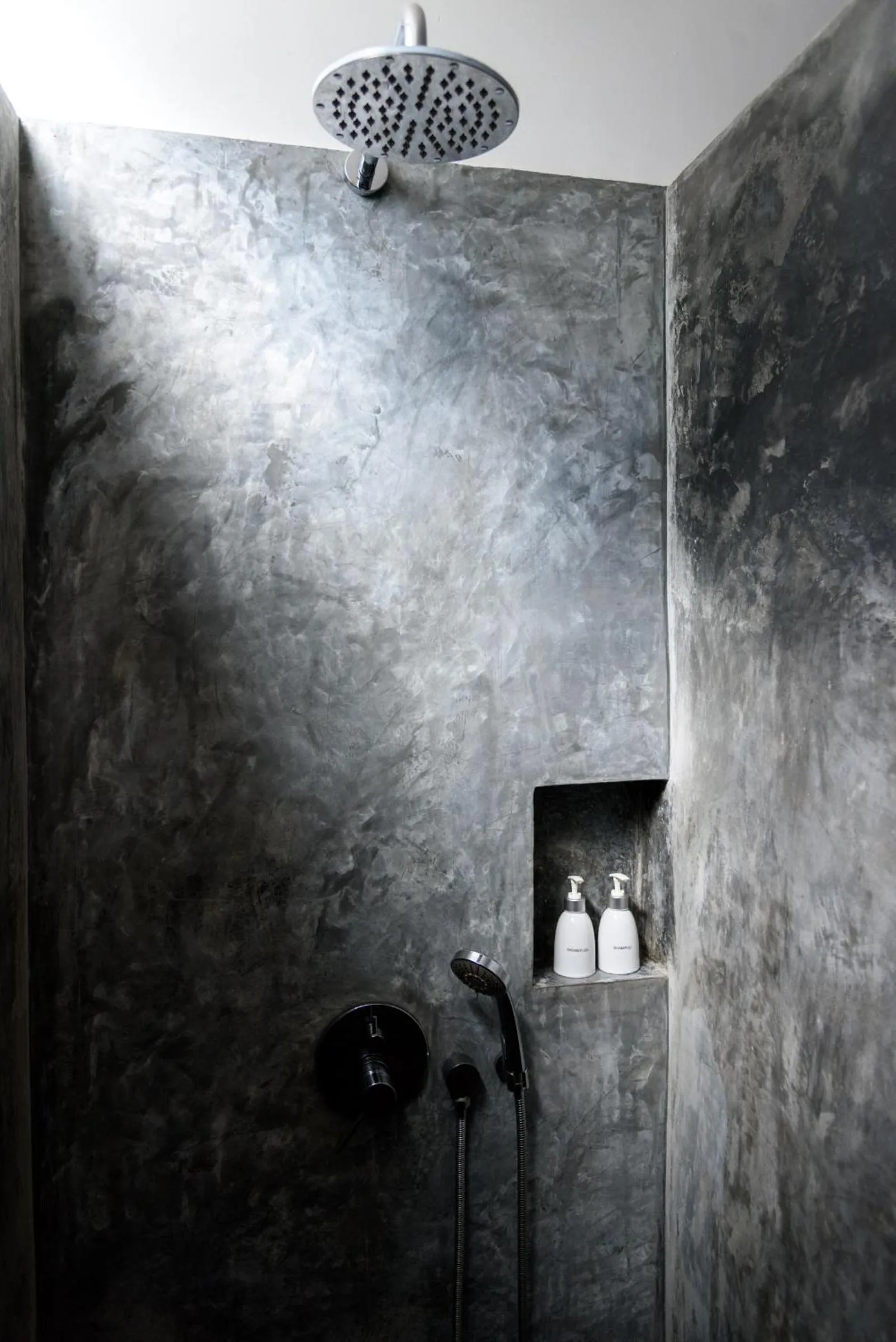 Shower in Sala Baï Hotel & Restaurant School