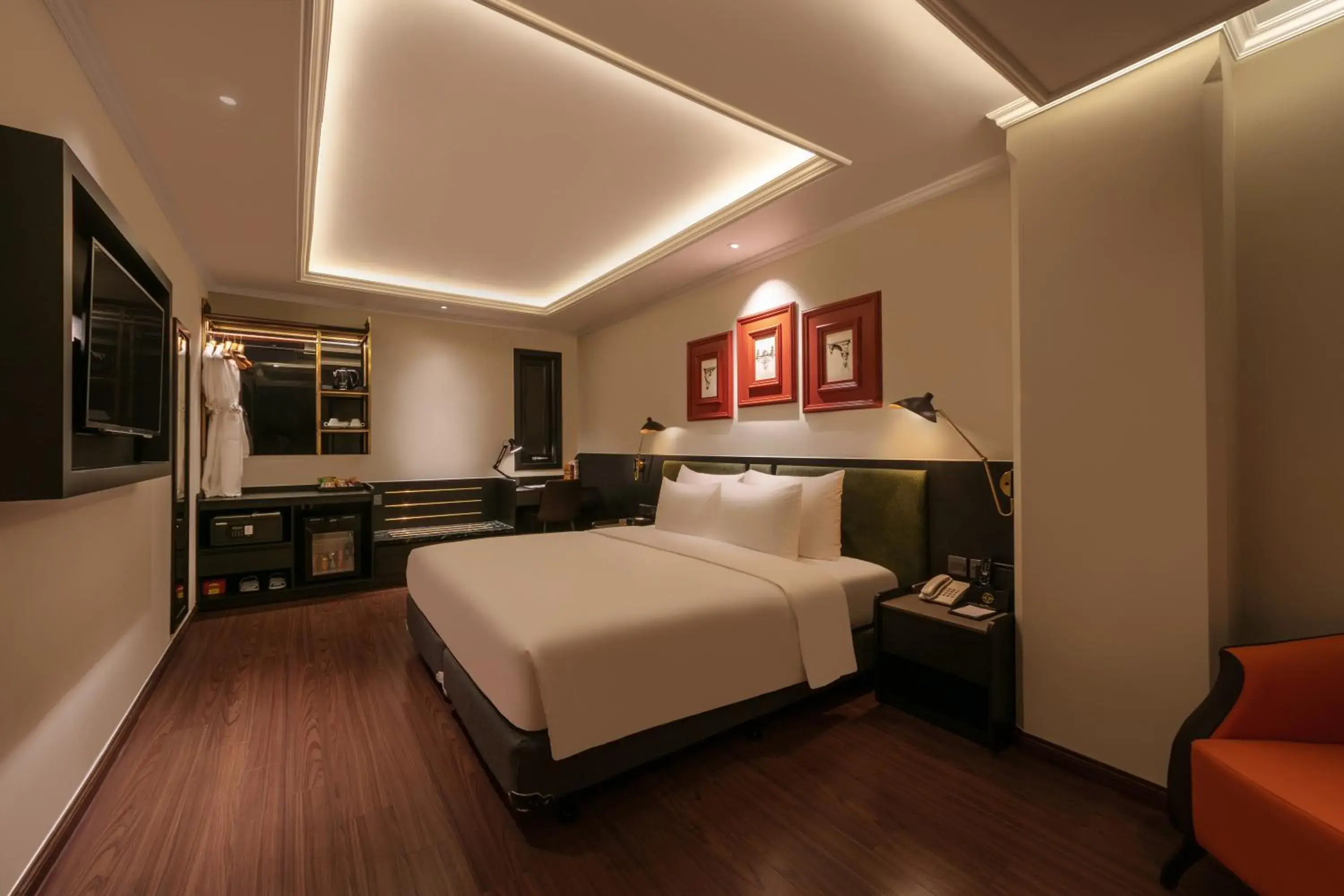 TV and multimedia, Bed in Champton Hanoi Hotel TV and multimedia, Bed in Champton Hanoi Hotel