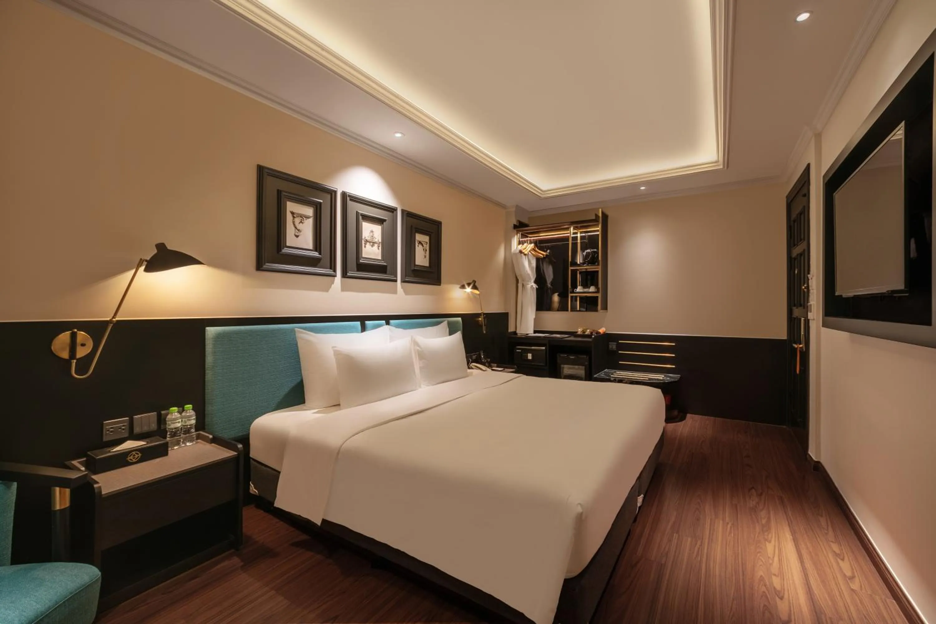 Photo of the whole room, Bed in The Light Hotel