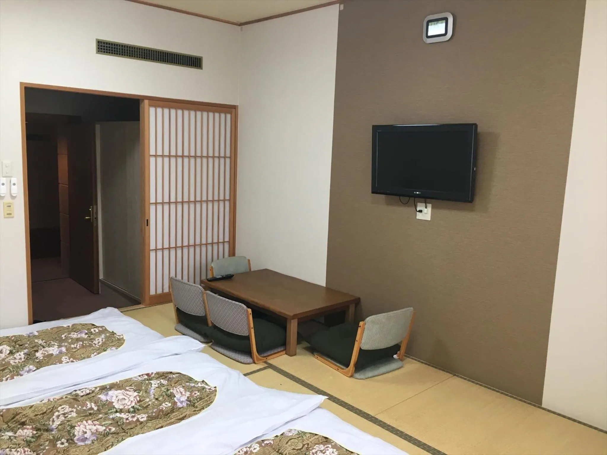 Bed, Seating Area in Nanki Shirahama Resort Hotel