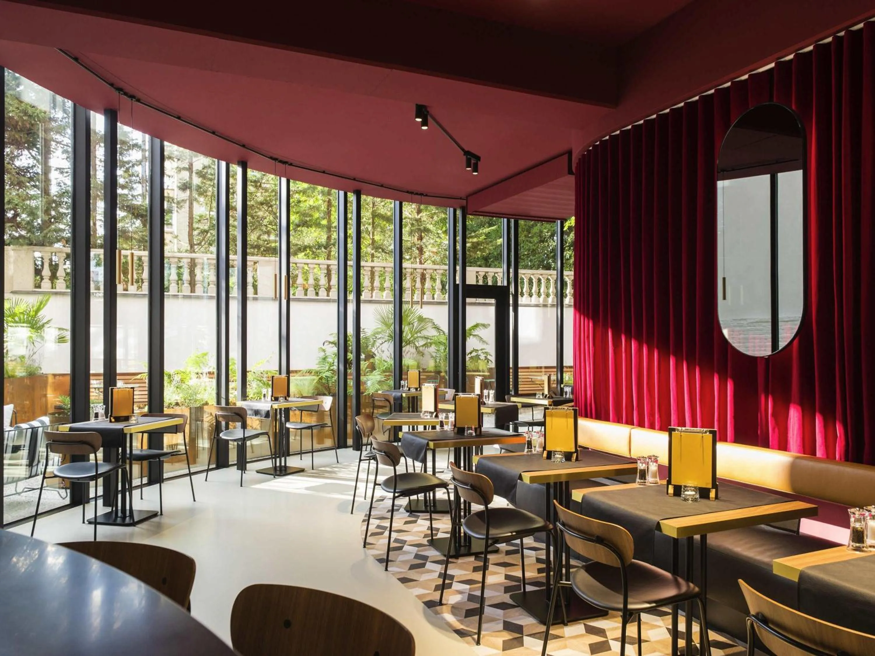 Lounge or bar in ibis Brussels Centre Chatelain