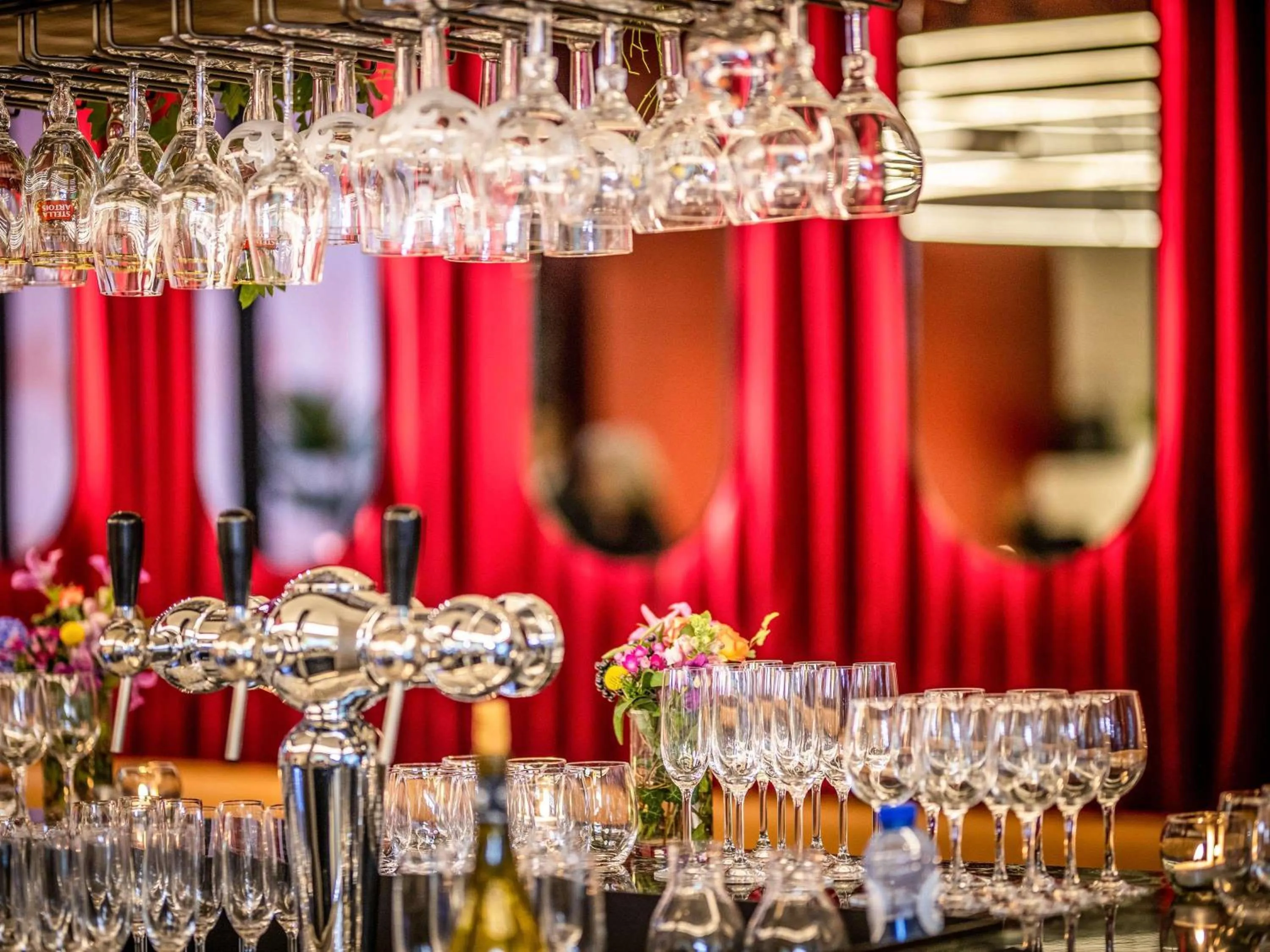 Lounge or bar in ibis Brussels Centre Chatelain