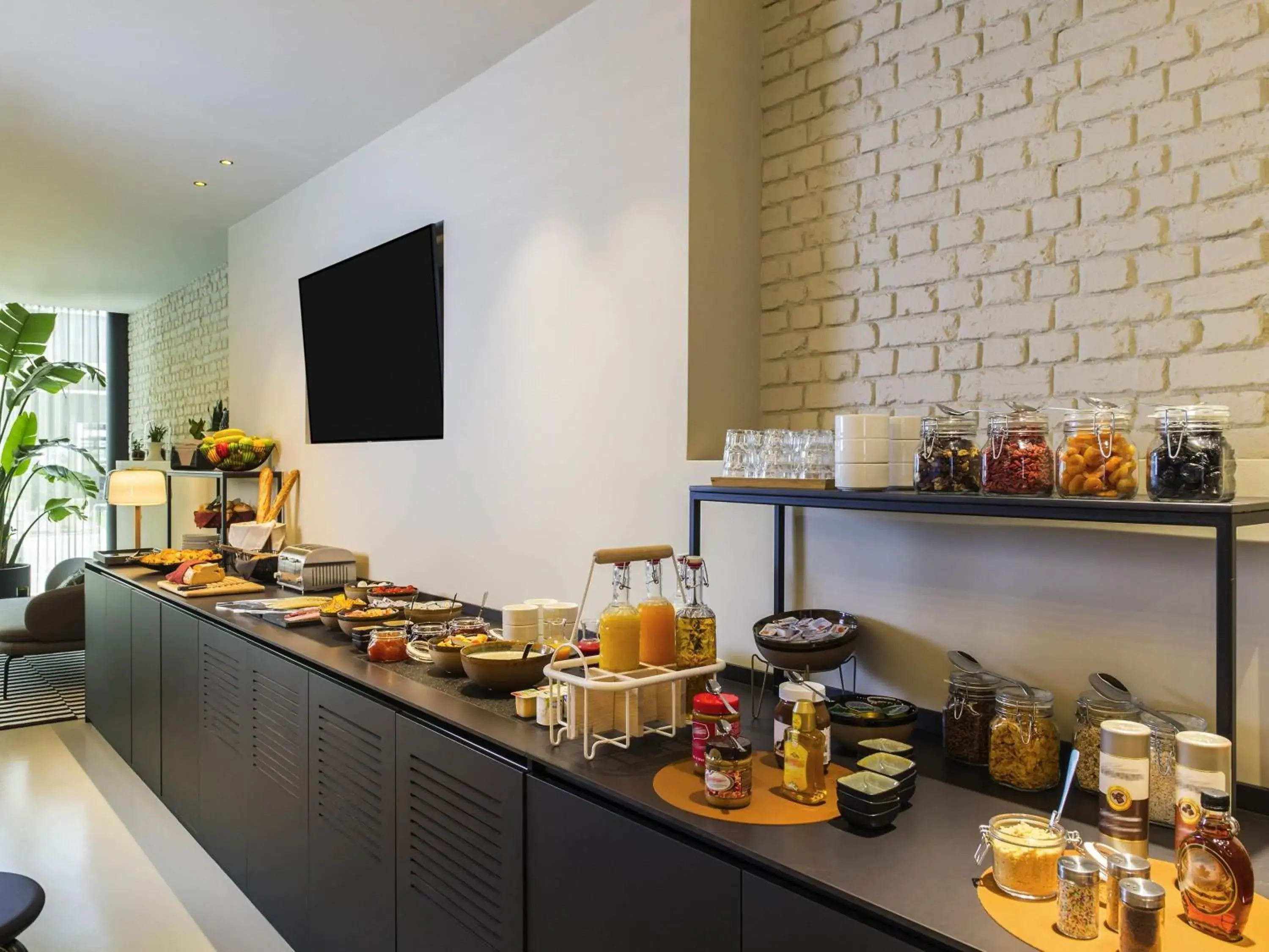 Breakfast in ibis Brussels Centre Chatelain Breakfast in ibis Brussels Centre Chatelain