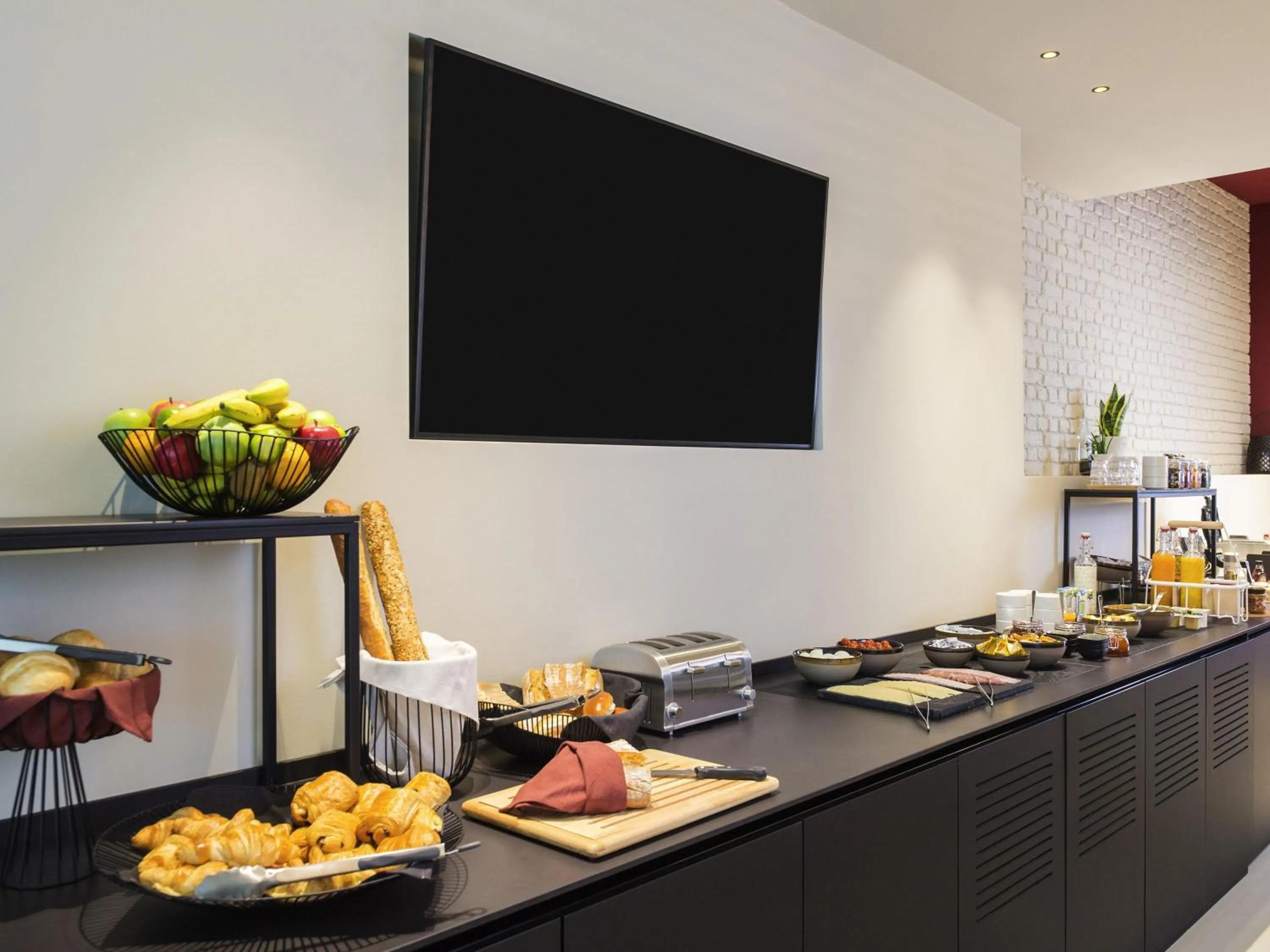 Breakfast in ibis Brussels Centre Chatelain