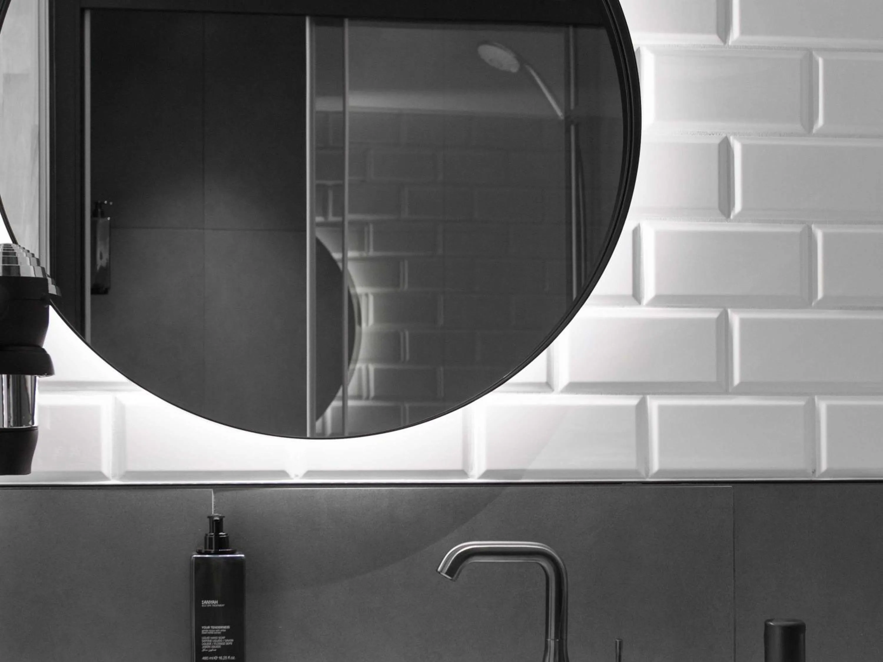 Bedroom in ibis Brussels Centre Chatelain