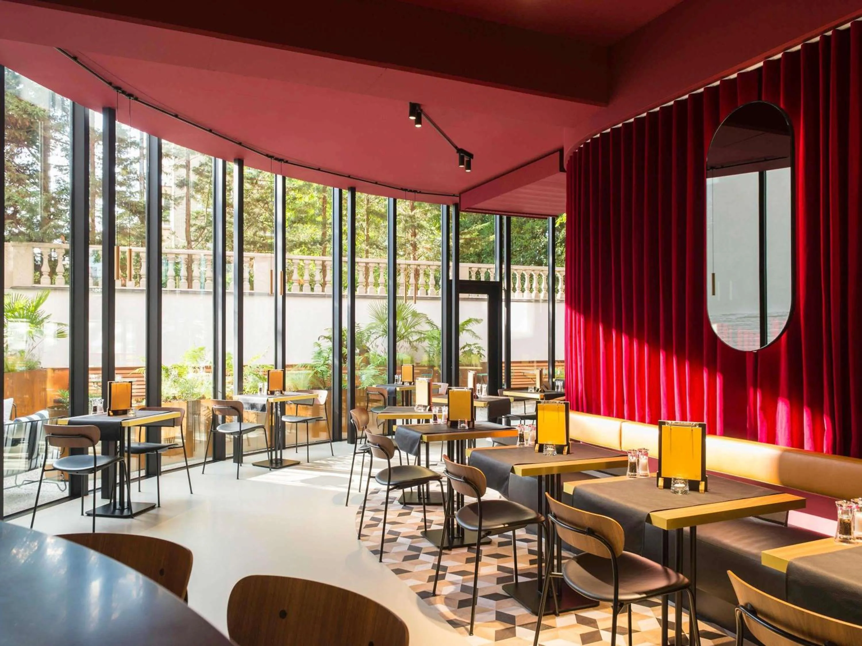 Property building in ibis Brussels Centre Chatelain