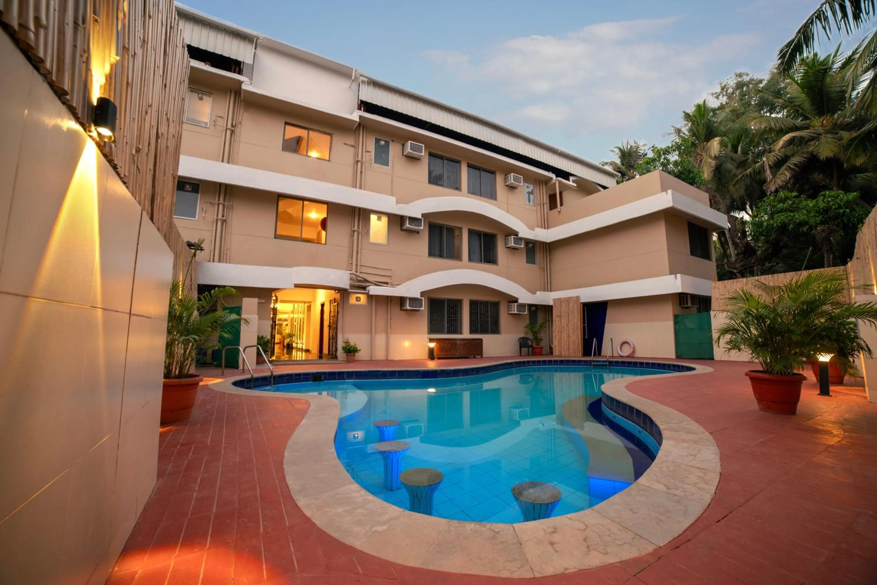 Pool view in TreeHouse Stamp