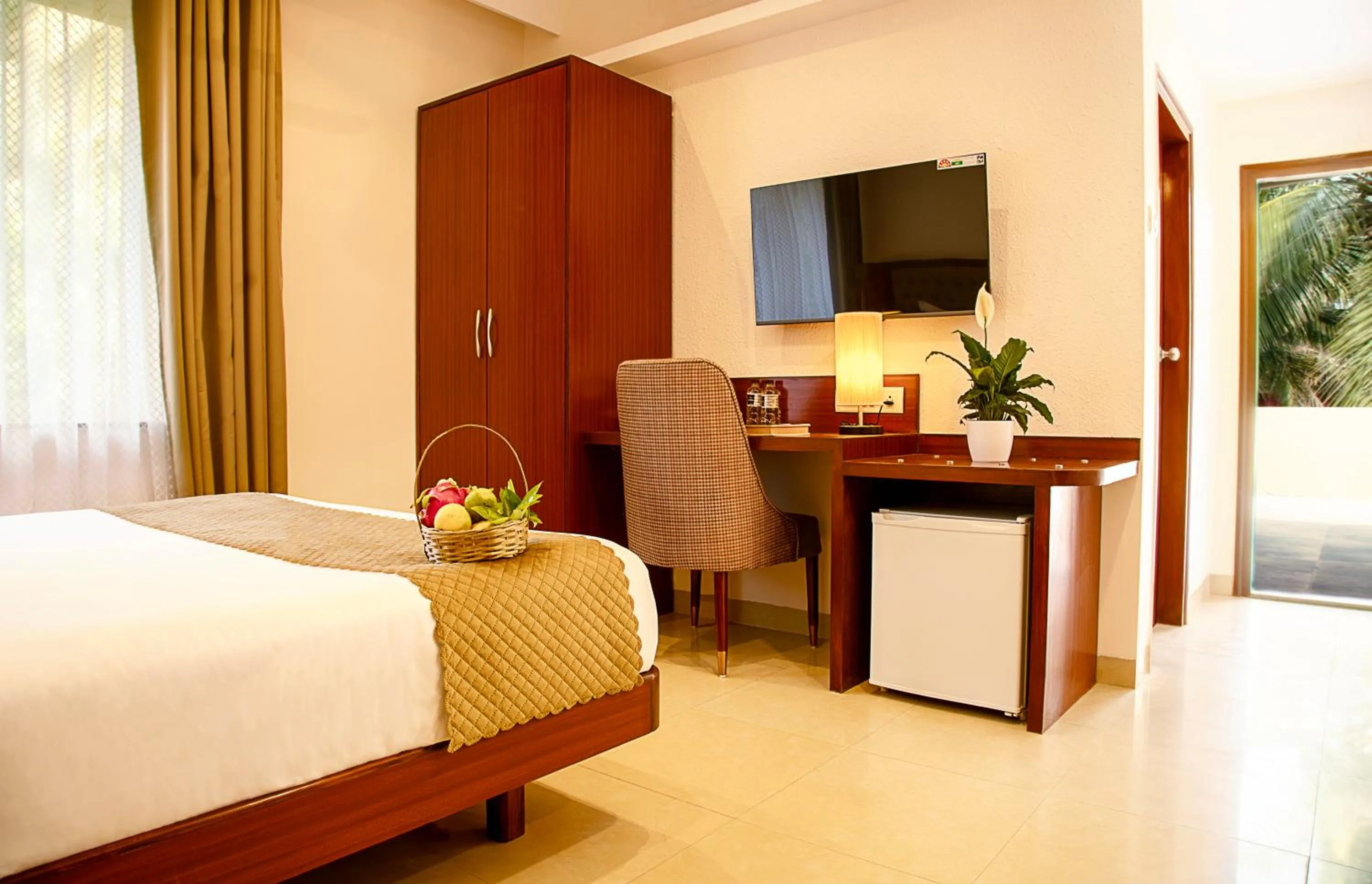 Photo of the whole room, Bed in TreeHouse Stamp