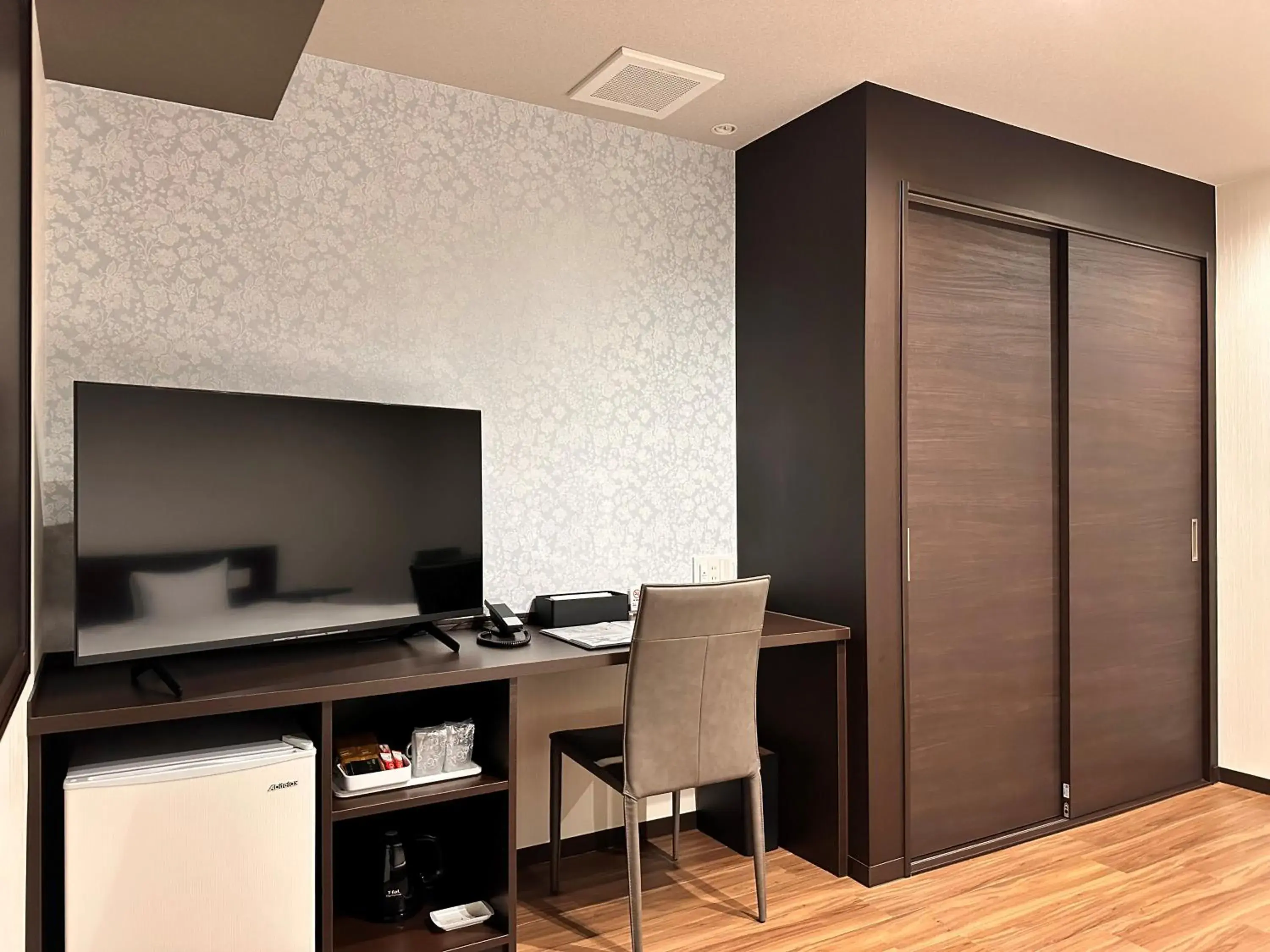 Photo of the whole room in リフテル大阪空港前 -伊丹空港から徒歩7分 セルフチェックイン- Photo of the whole room in リフテル大阪空港前 -伊丹空港から徒歩7分 セルフチェックイン-