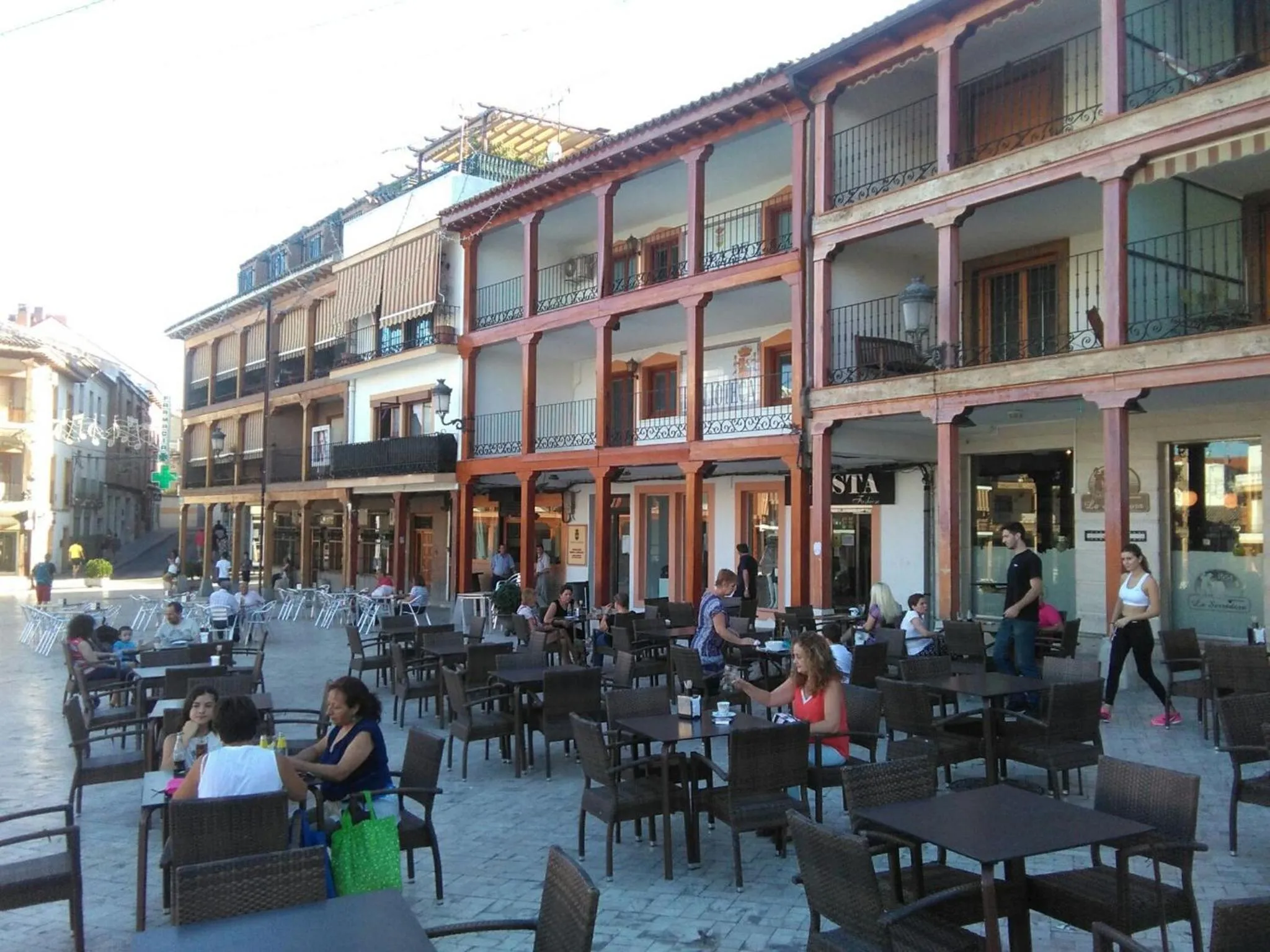 Property building in Hostal Ciempozuelos, cerca del Parque Warner y Madrid