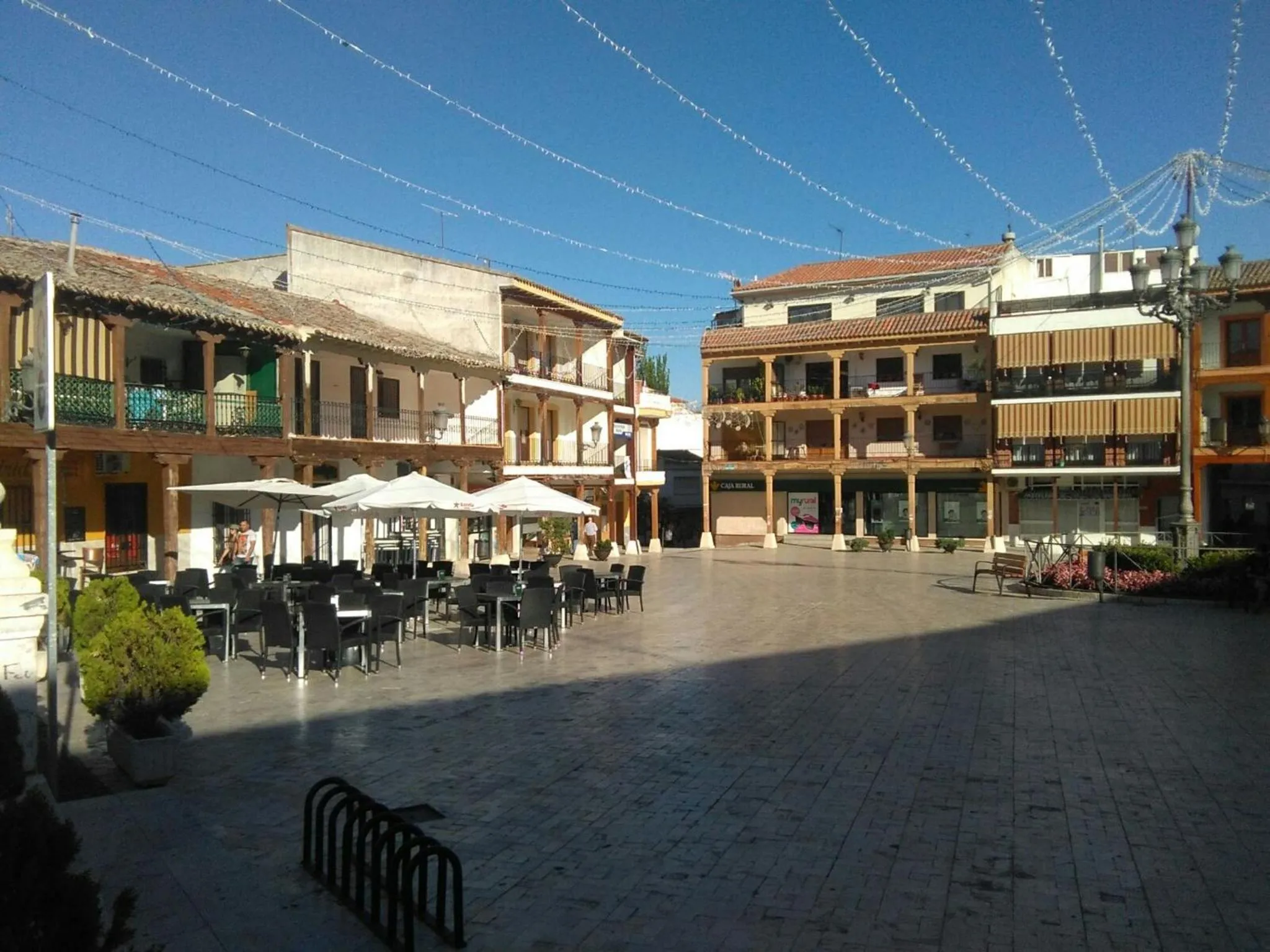 Property building in Hostal Ciempozuelos, cerca del Parque Warner y Madrid