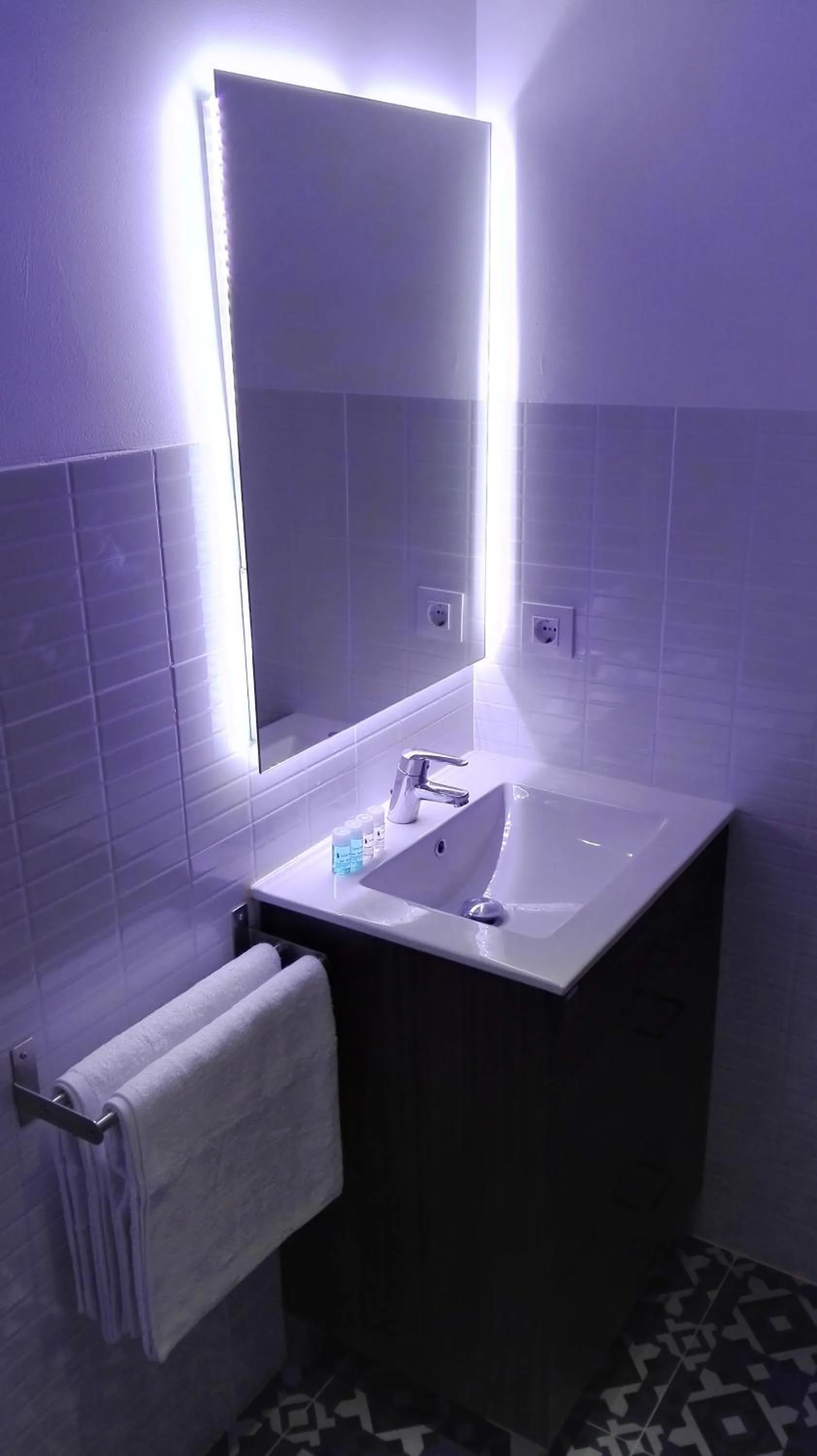 Shower in Hostal Ciempozuelos, cerca del Parque Warner y Madrid