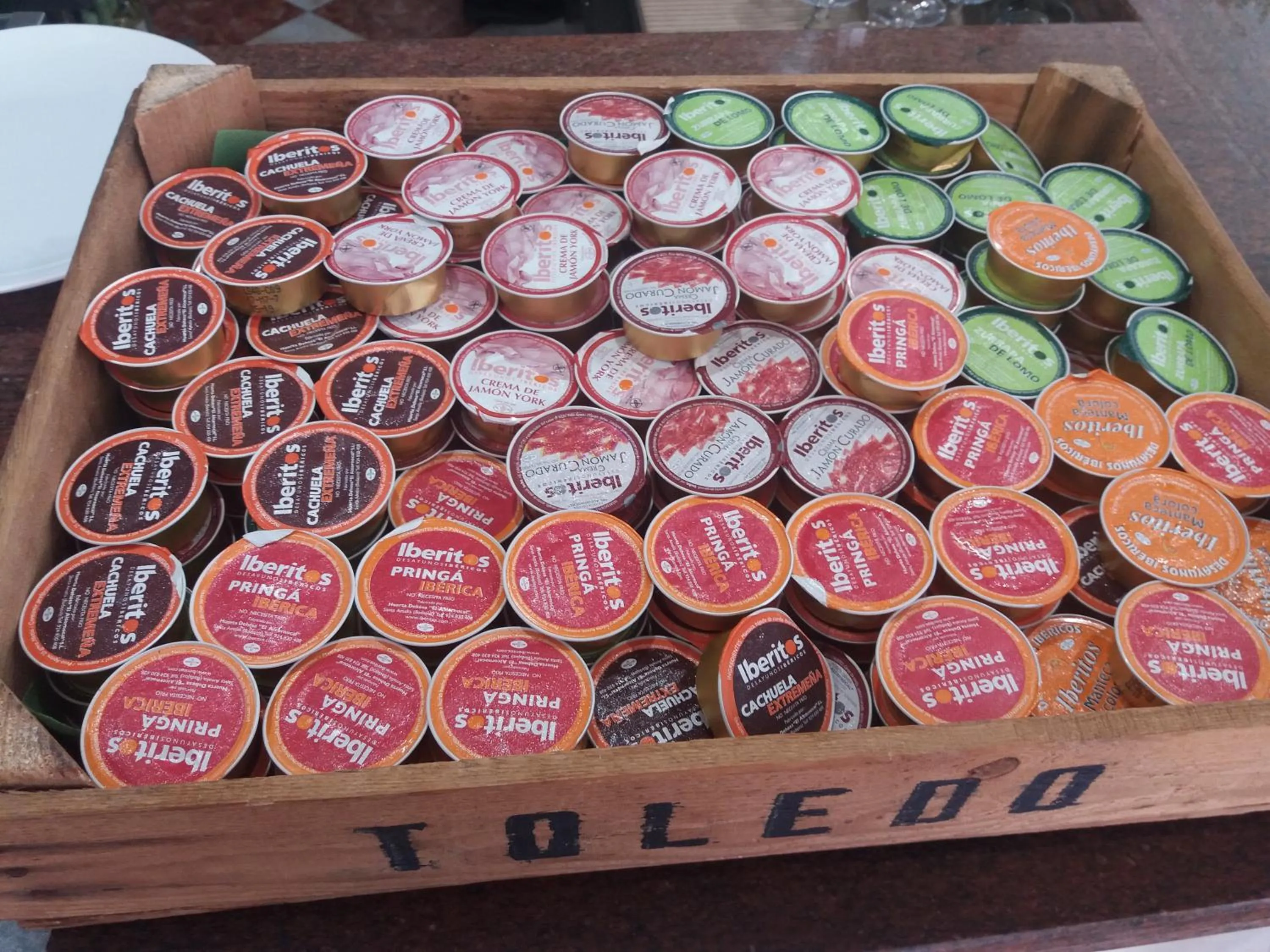 Restaurant/places to eat in Hostal Ciempozuelos, cerca del Parque Warner y Madrid