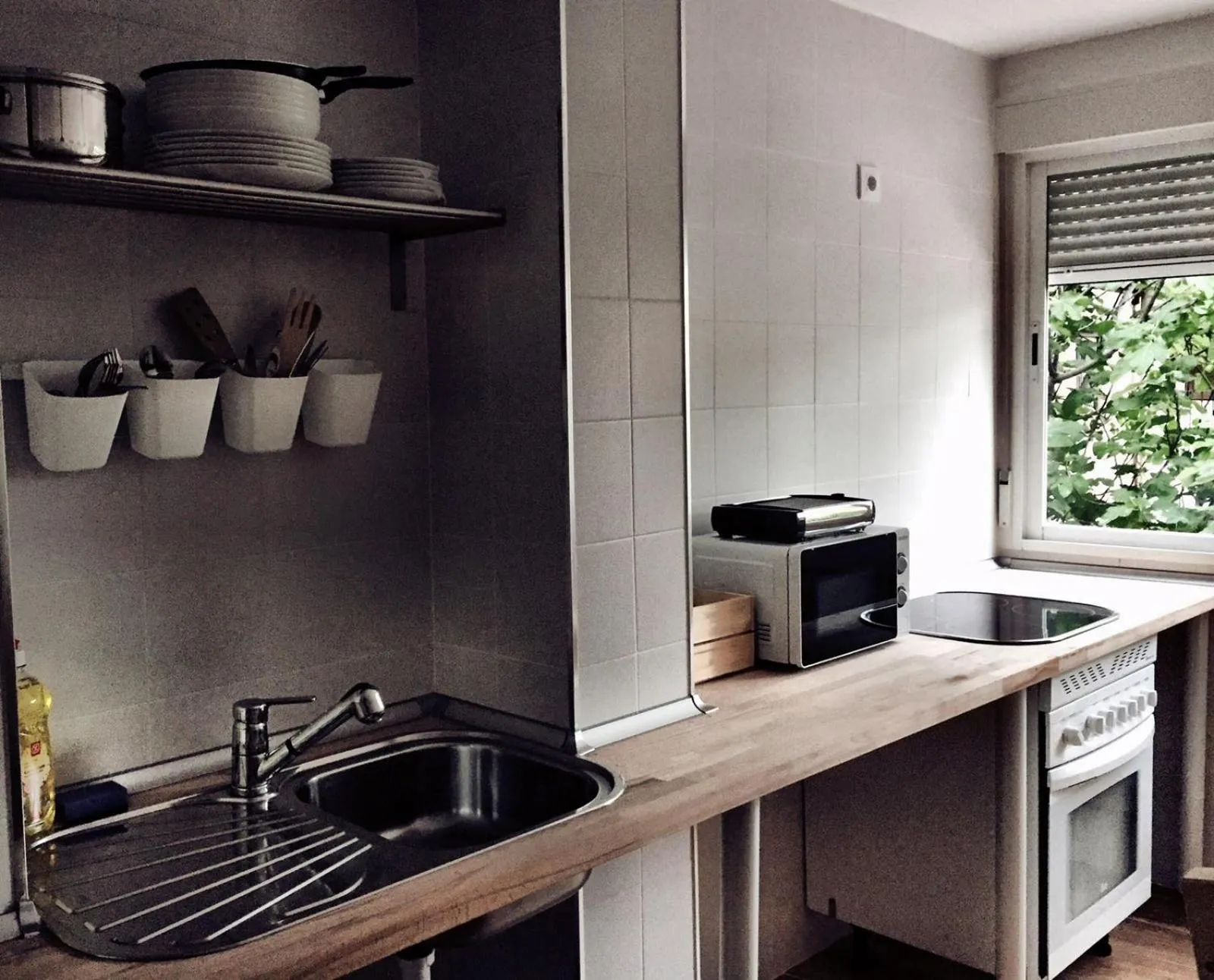 Kitchen or kitchenette in Hostal Ciempozuelos, cerca del Parque Warner y Madrid