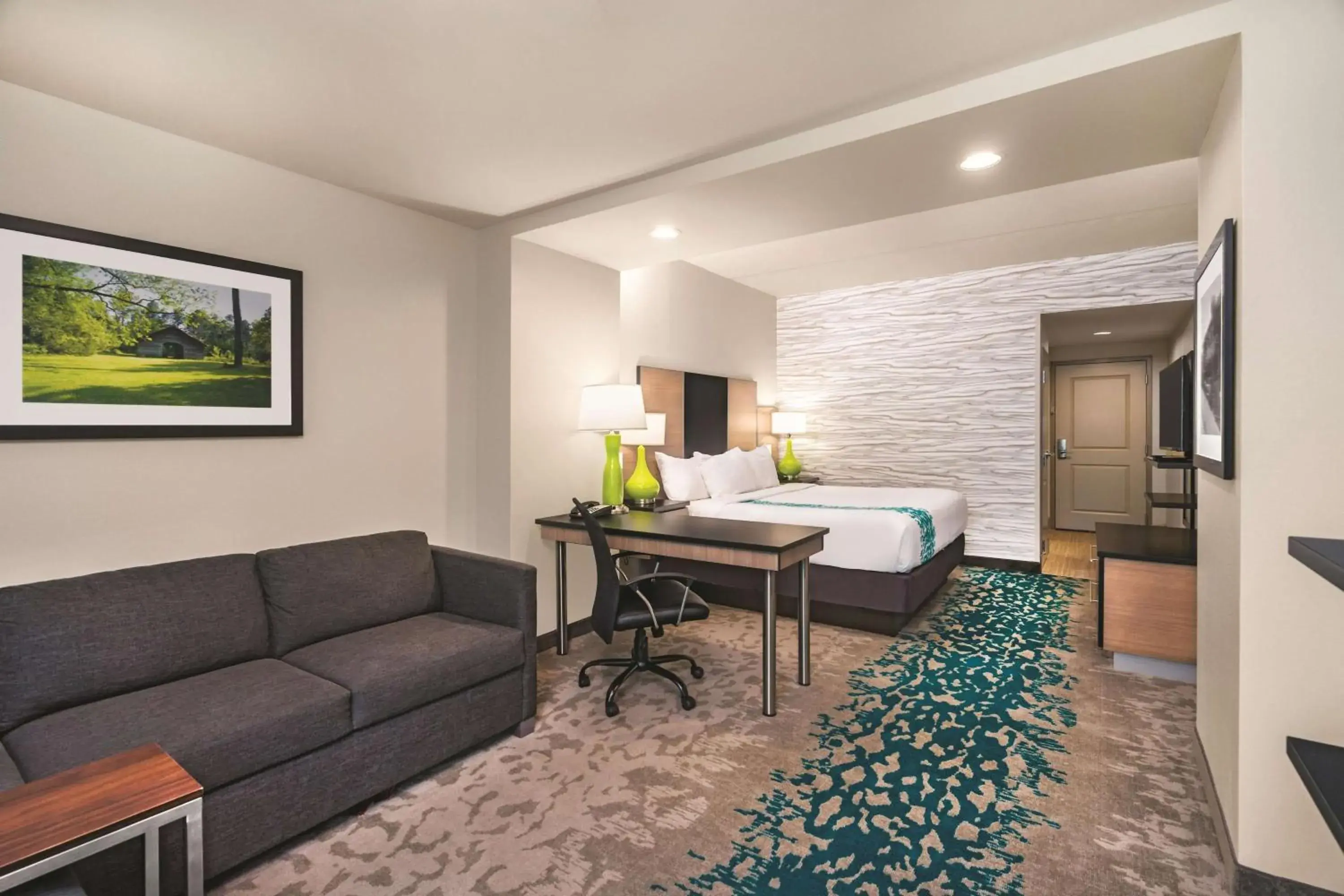 Executive King Room with Sofa Bed in La Quinta by Wyndham Cleveland TN Executive King Room with Sofa Bed in La Quinta by Wyndham Cleveland TN