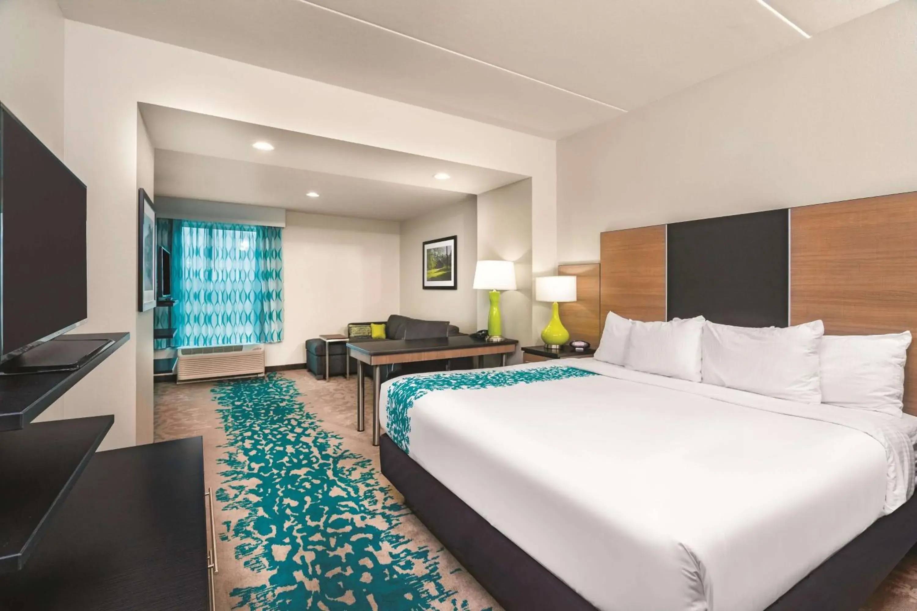 Photo of the whole room, Bed in La Quinta by Wyndham Cleveland TN Photo of the whole room, Bed in La Quinta by Wyndham Cleveland TN