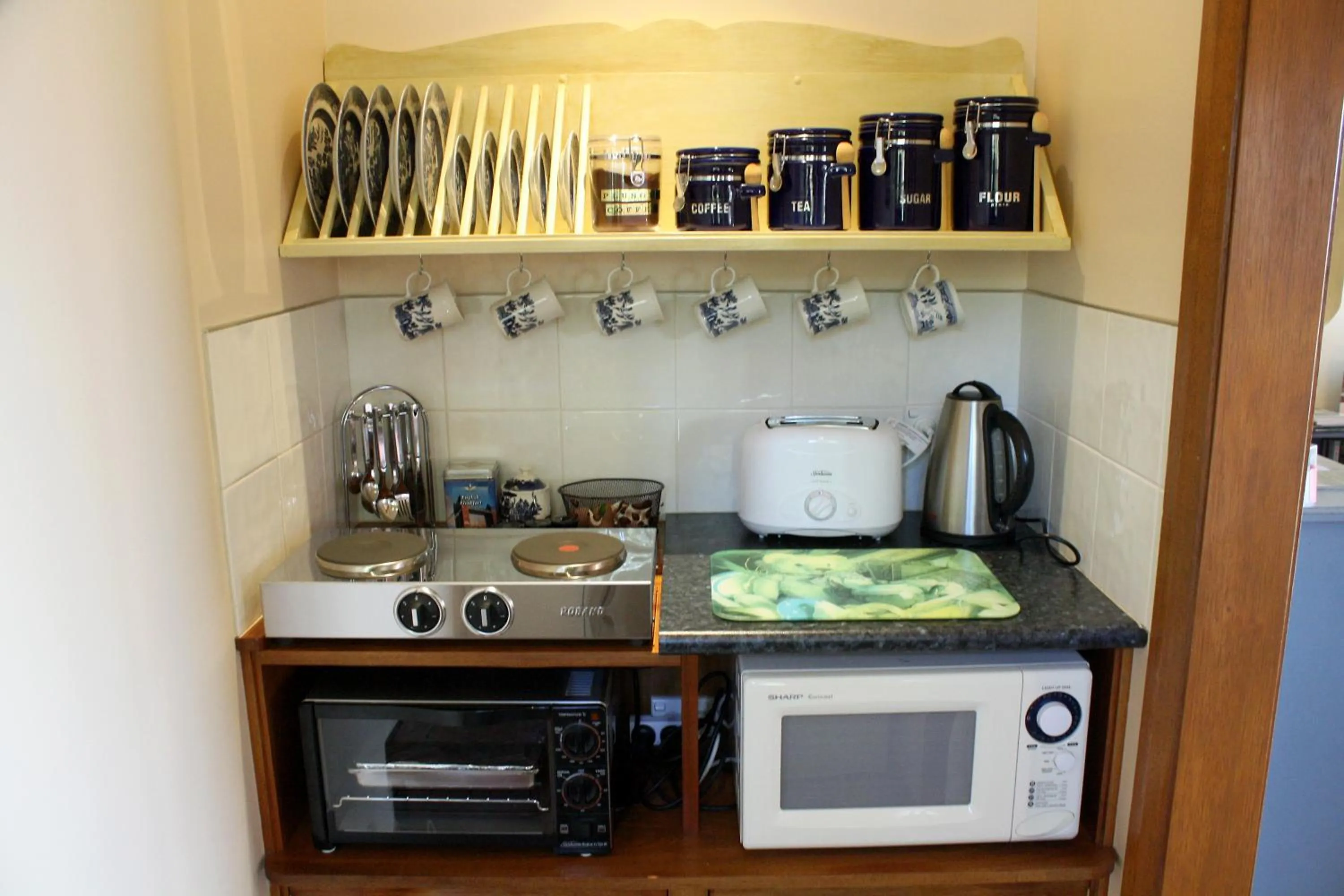 Coffee/tea facilities in Cornwall Cottage