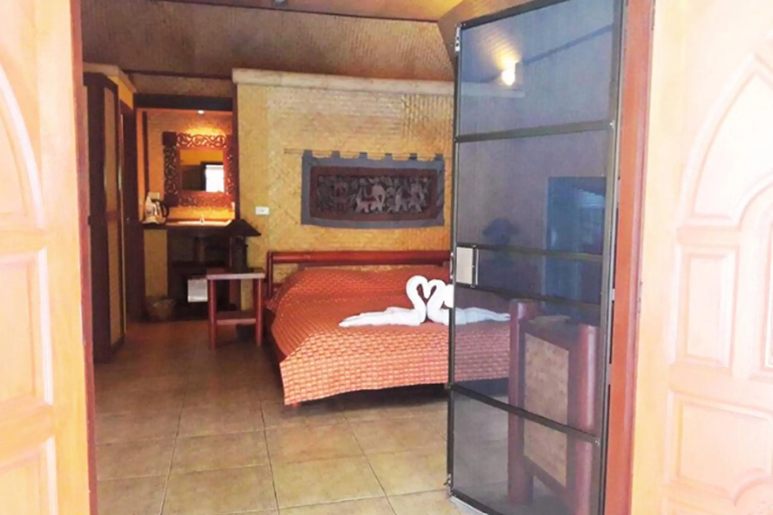 Photo of the whole room, Bed in Old Tree's House Photo of the whole room, Bed in Old Tree's House