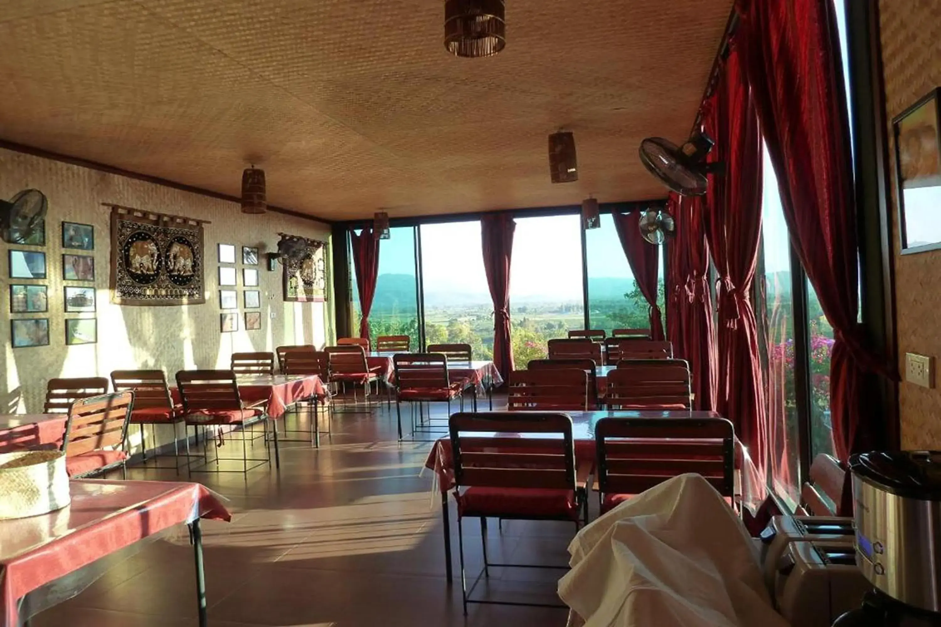 Restaurant/places to eat in Old Tree's House Restaurant/places to eat in Old Tree's House