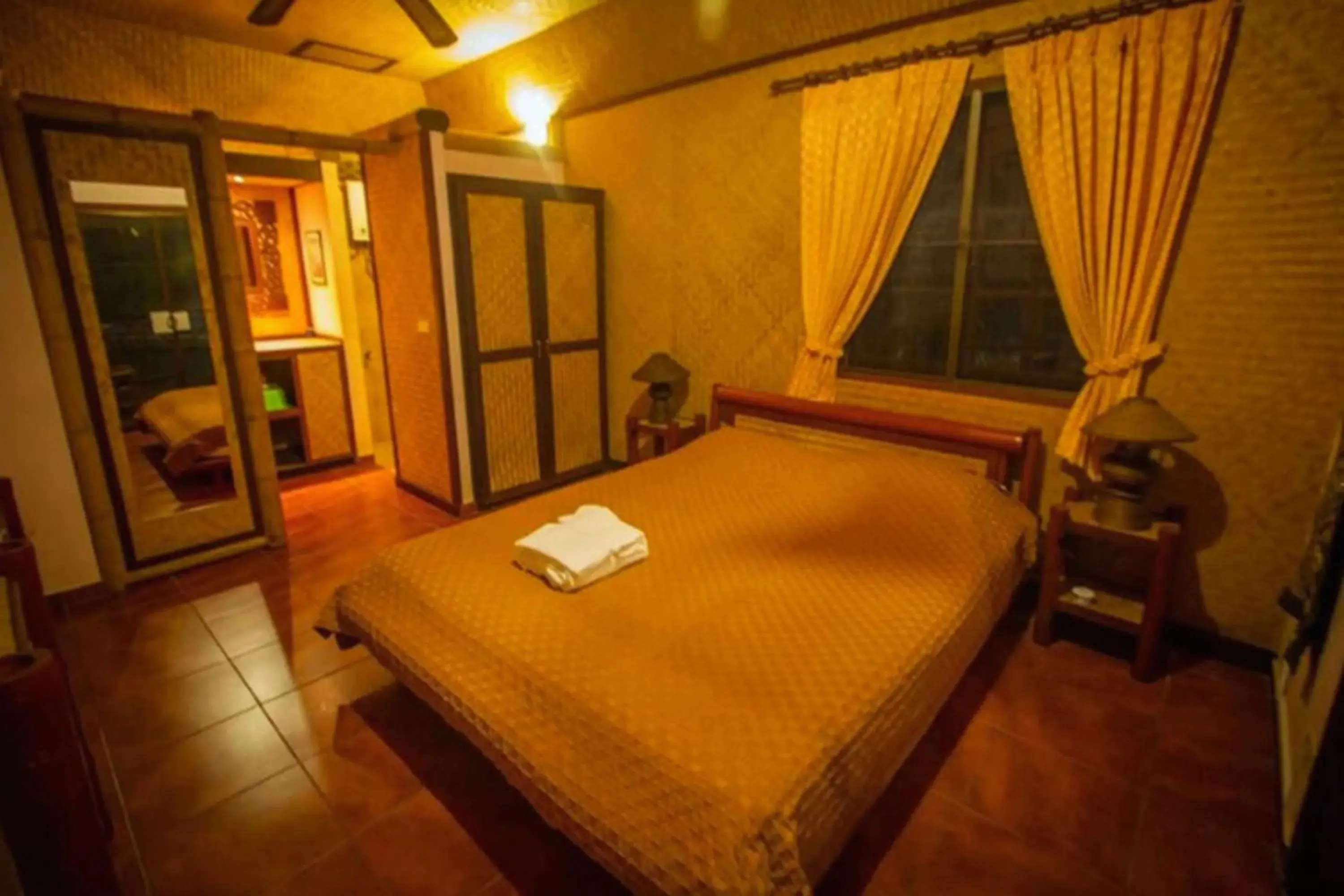 Bed in Old Tree's House Bed in Old Tree's House