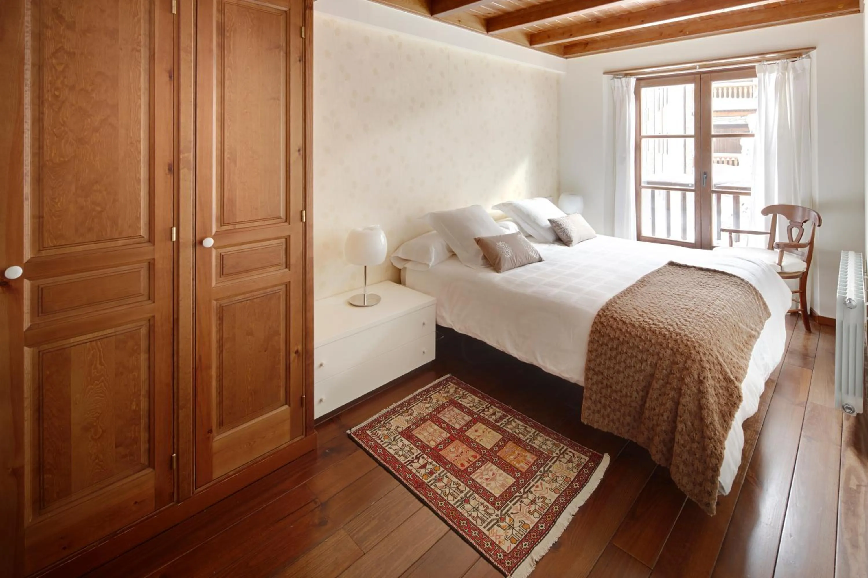 Bedroom, Bed in Val de Ruda Luxe 6 by FeelFree Rentals