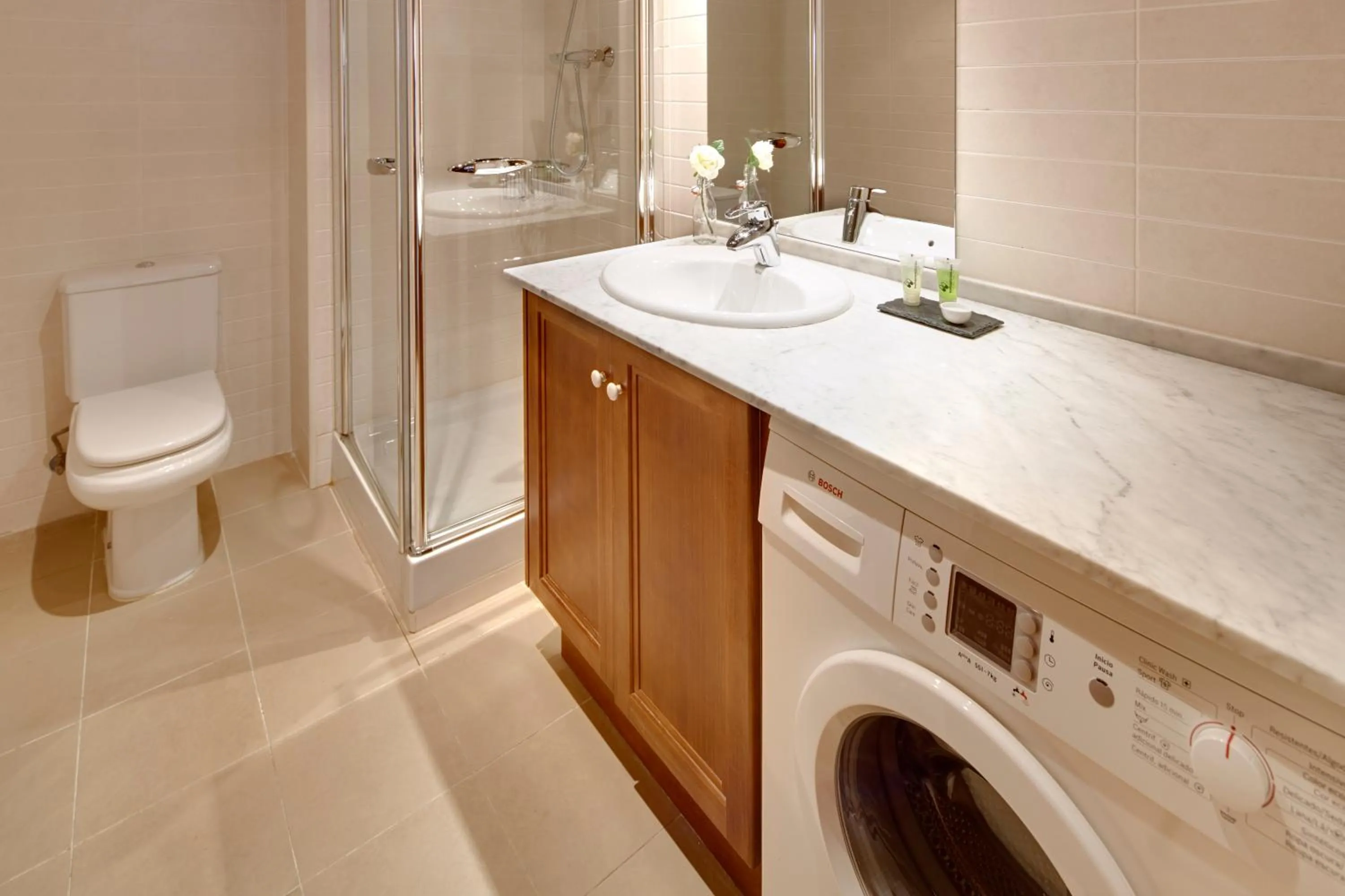 Bathroom in Val de Ruda Luxe 6 by FeelFree Rentals