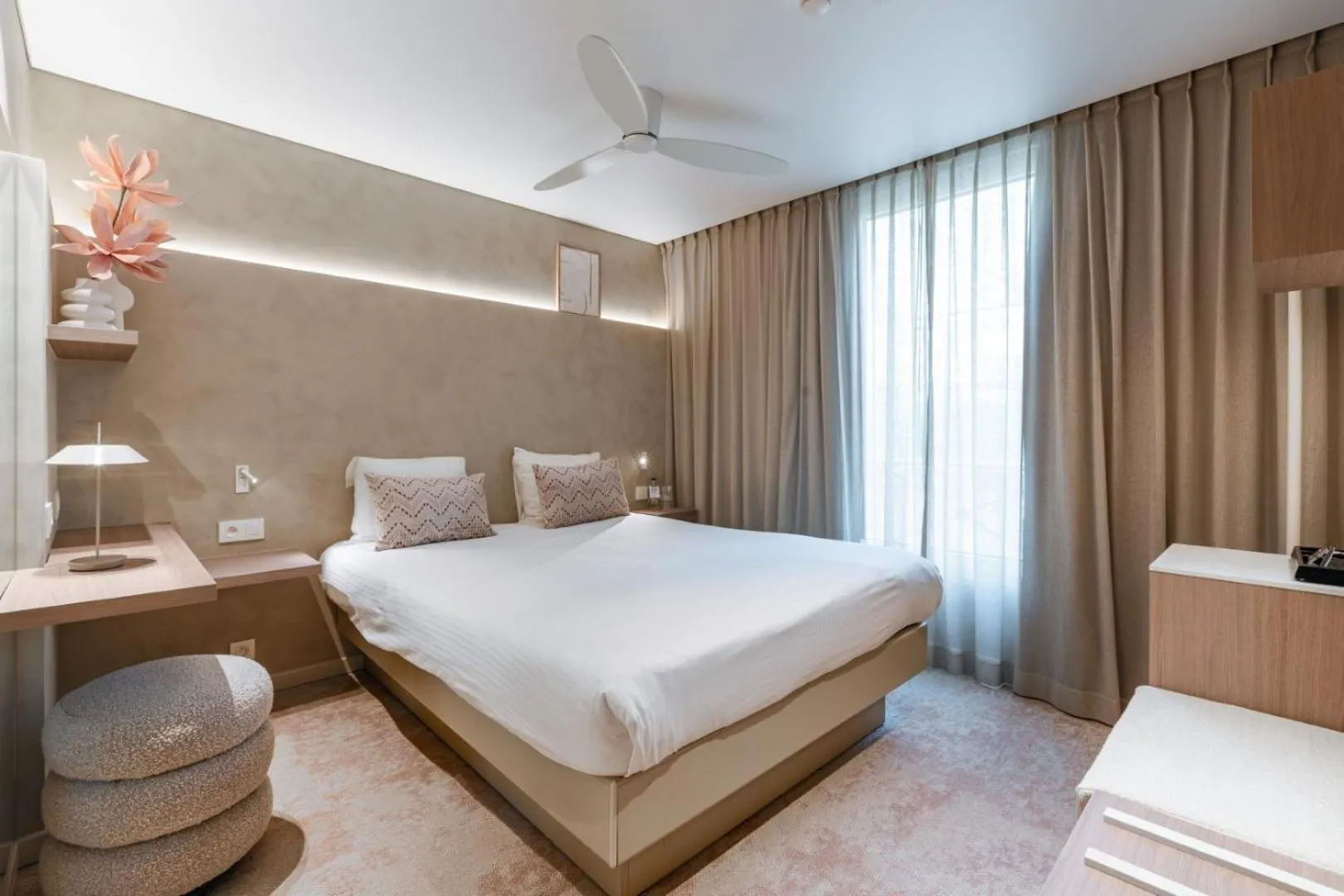 Photo of the whole room, Bed in Hotel Astoria Gent