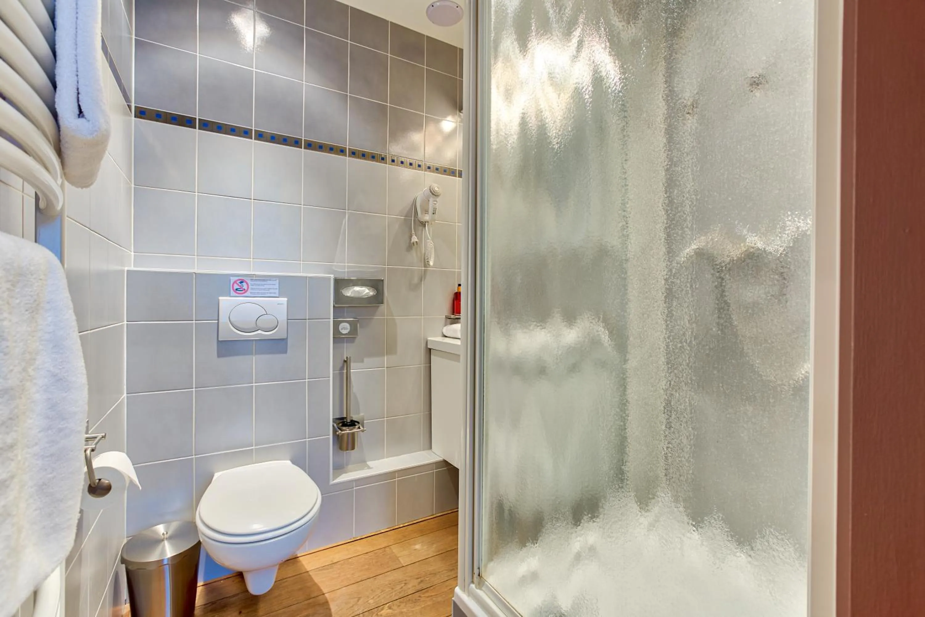Shower in Hotel Astoria Gent