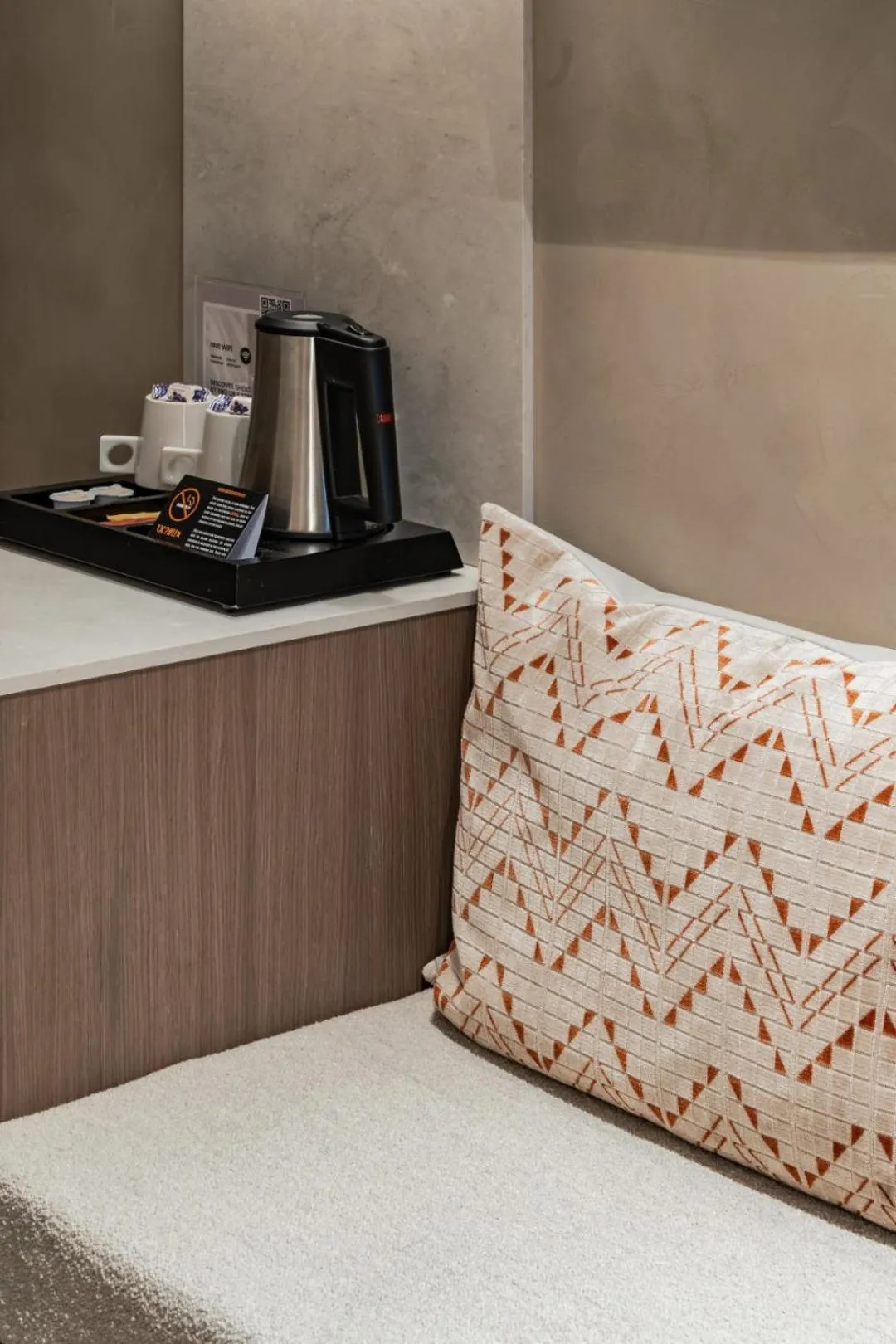 Coffee/tea facilities, Bed in Hotel Astoria Gent