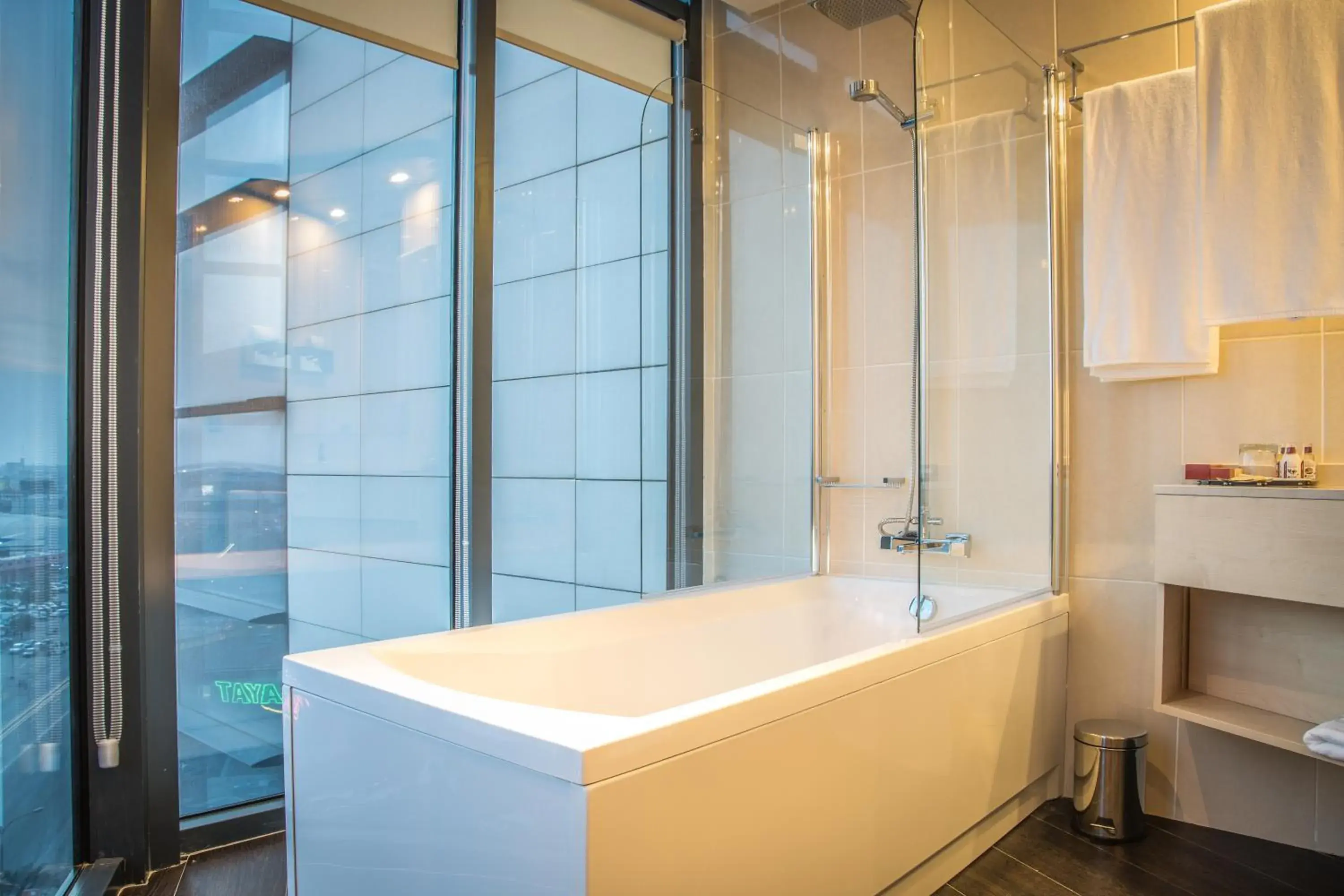 Bathroom in Azalaï Hôtel Abidjan Bathroom in Azalaï Hôtel Abidjan
