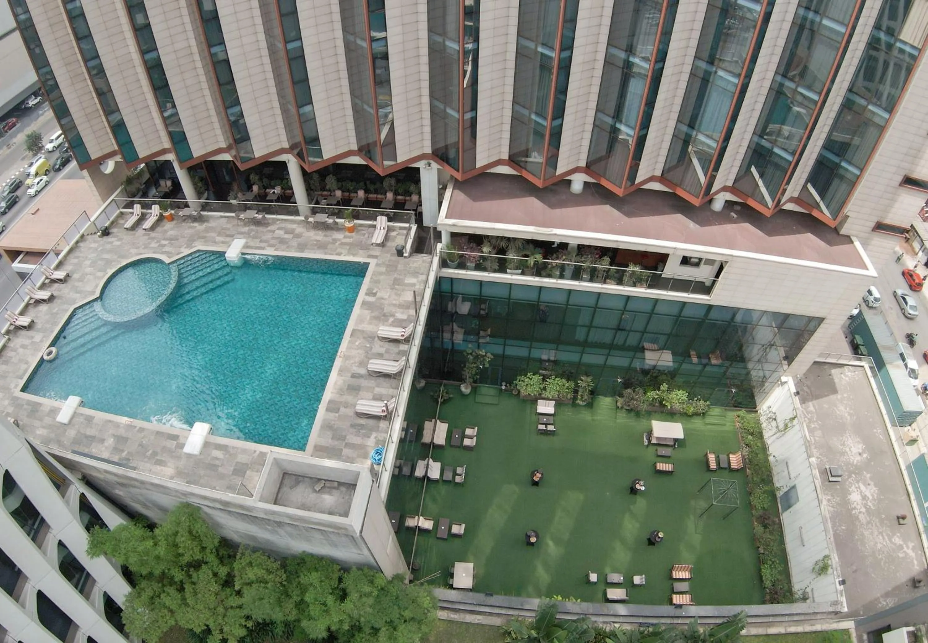 Swimming pool in Azalaï Hôtel Abidjan