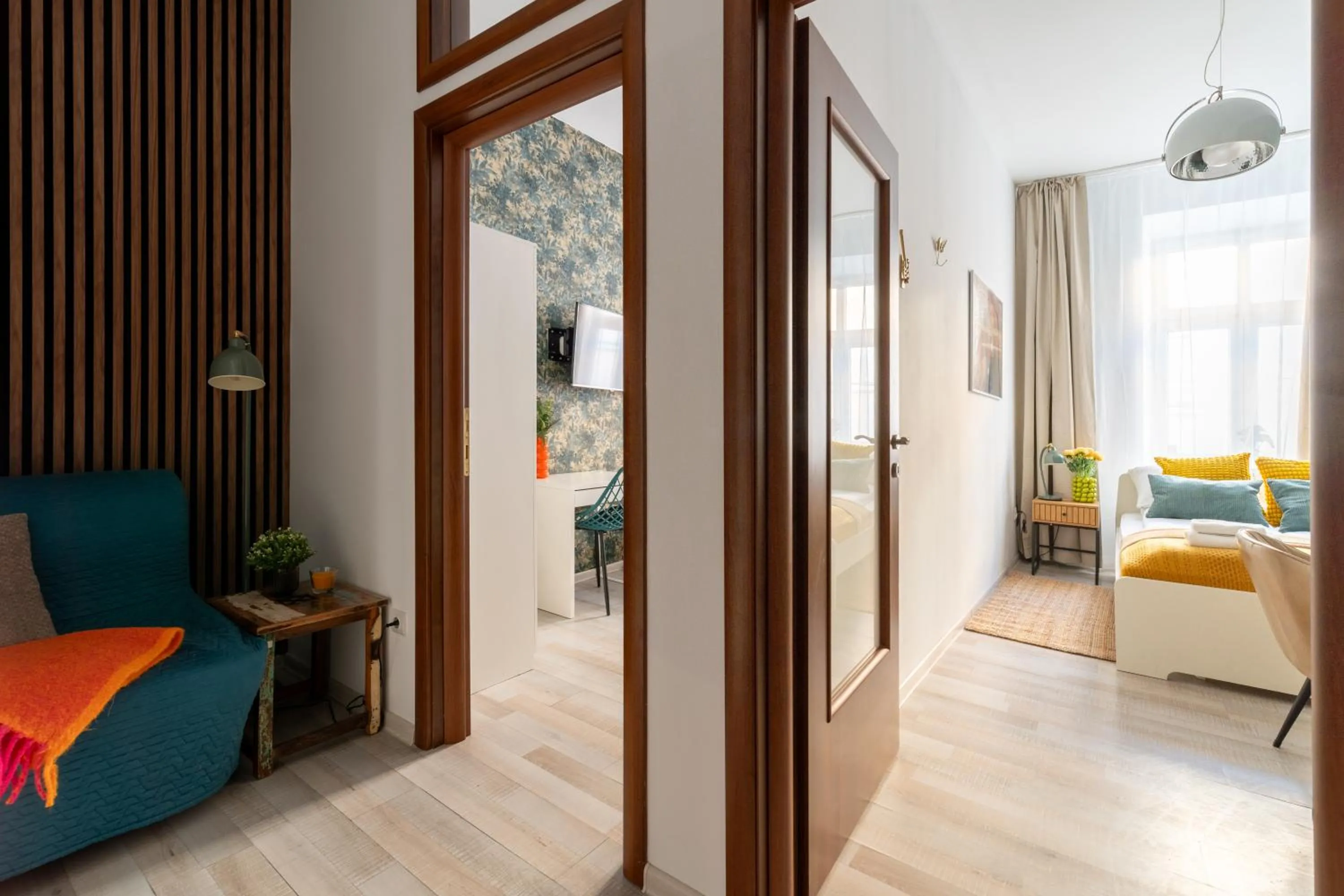 Living room, Bed in Horizon Apartments - Plac Nowy