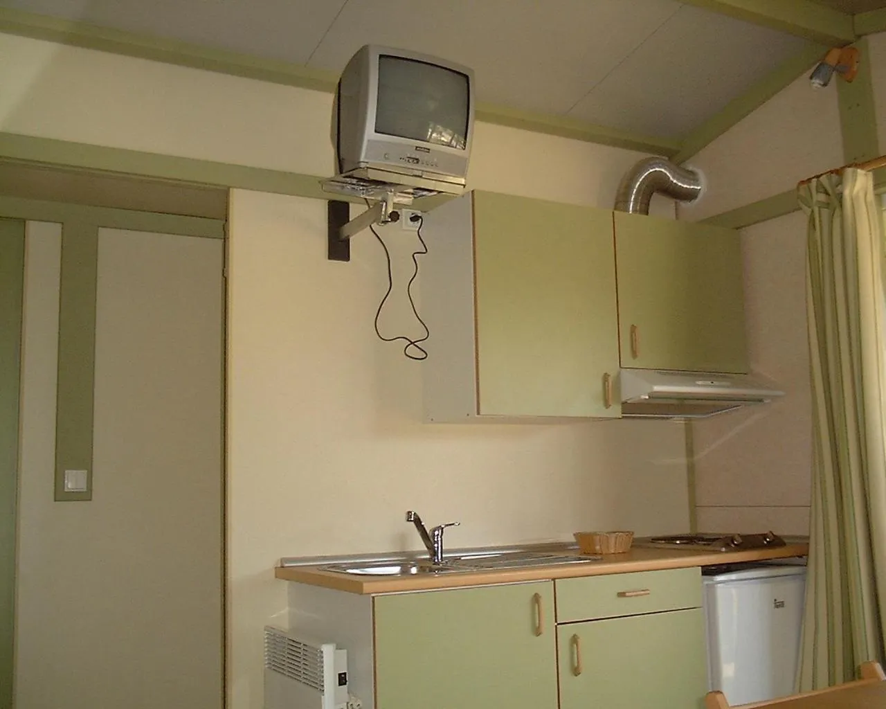 Kitchen or kitchenette in Parque de Campismo Orbitur Valado