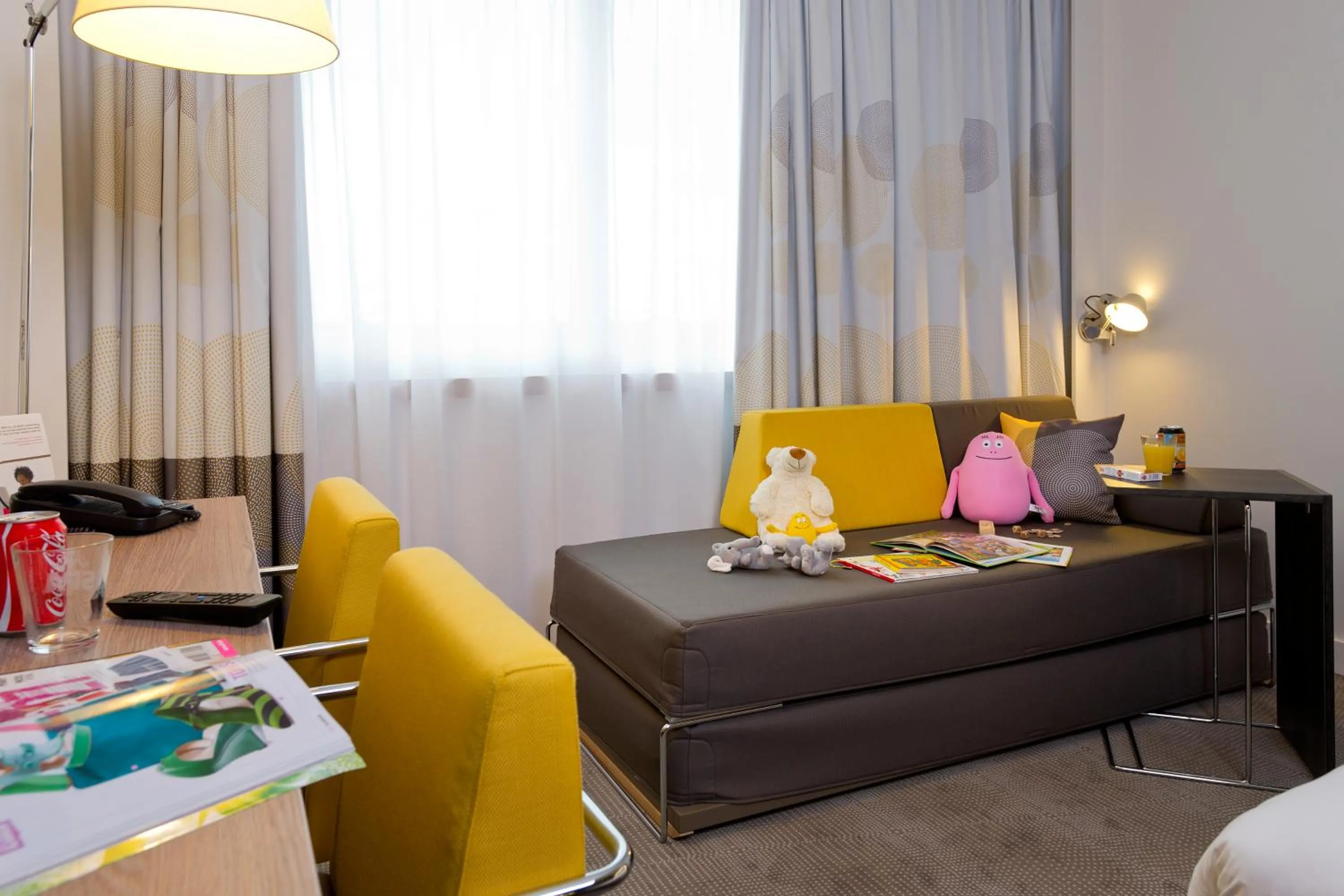 Seating area in Novotel Leuven Centrum