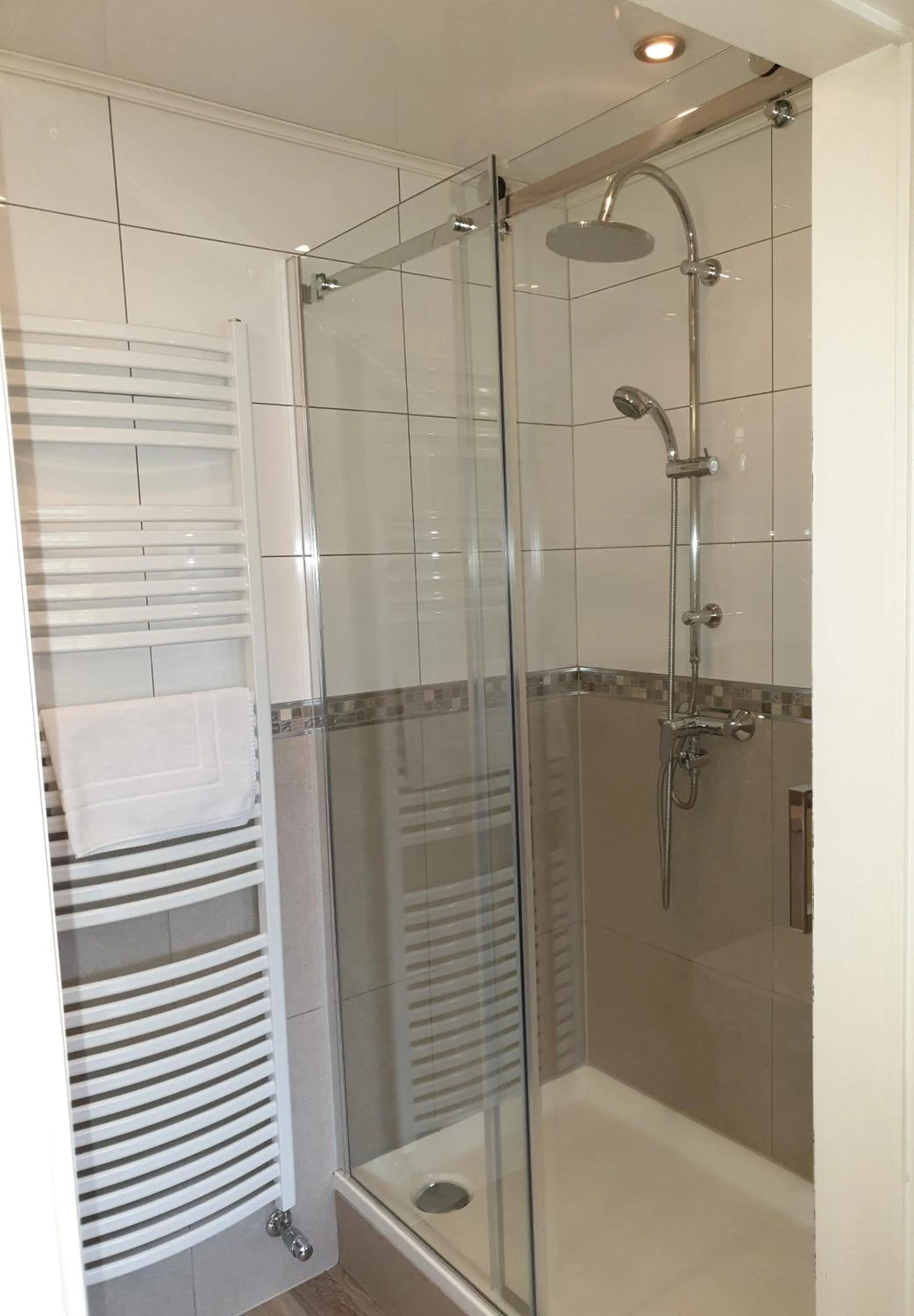 Bathroom in Gasthof Groenhove