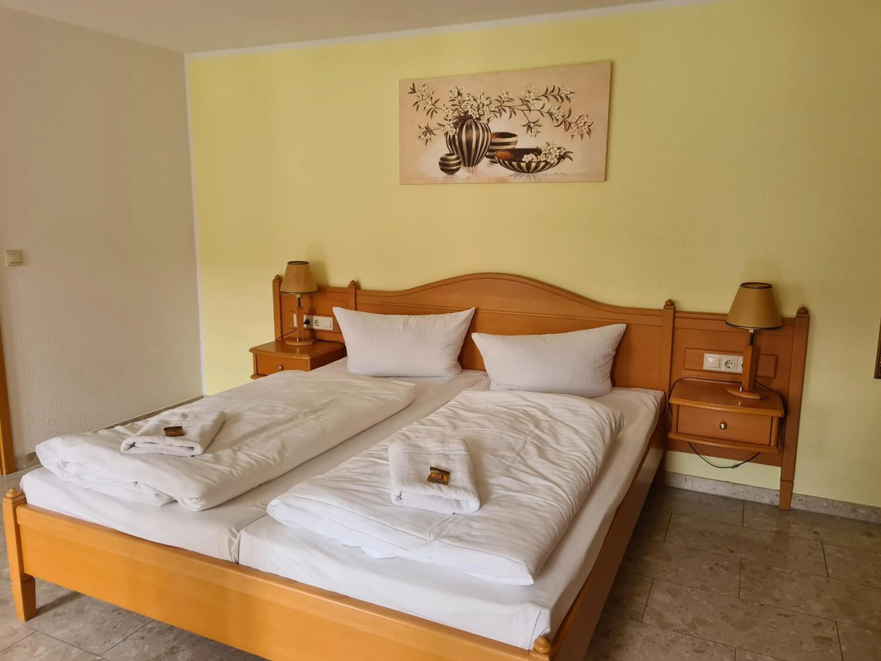 Photo of the whole room, Bed in Hotel Brauhaus Wittenberg