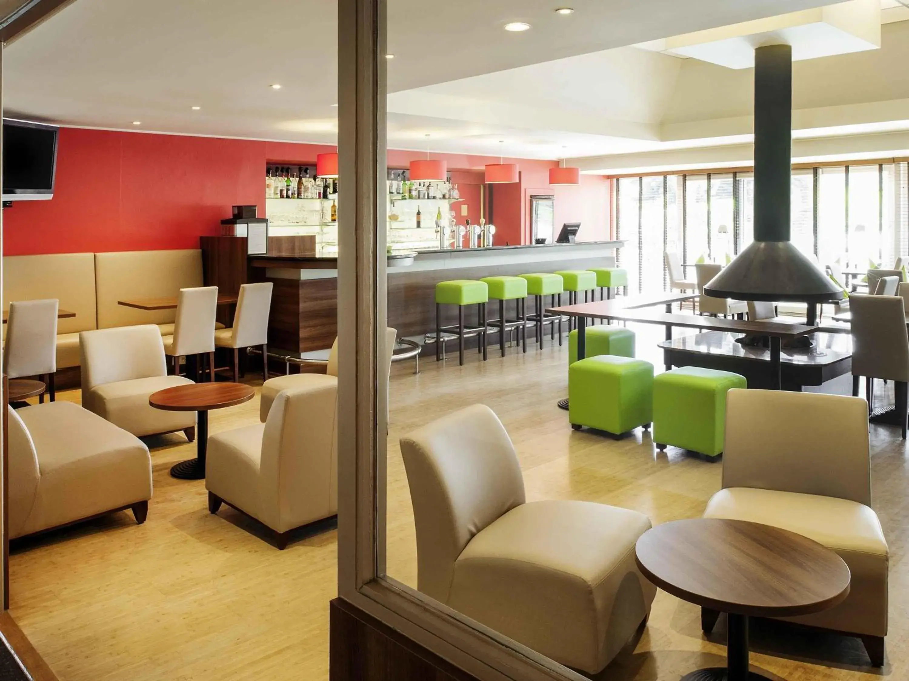 Lounge or bar in ibis Styles Louvain-la-Neuve Hotel and Events Lounge or bar in ibis Styles Louvain-la-Neuve Hotel and Events
