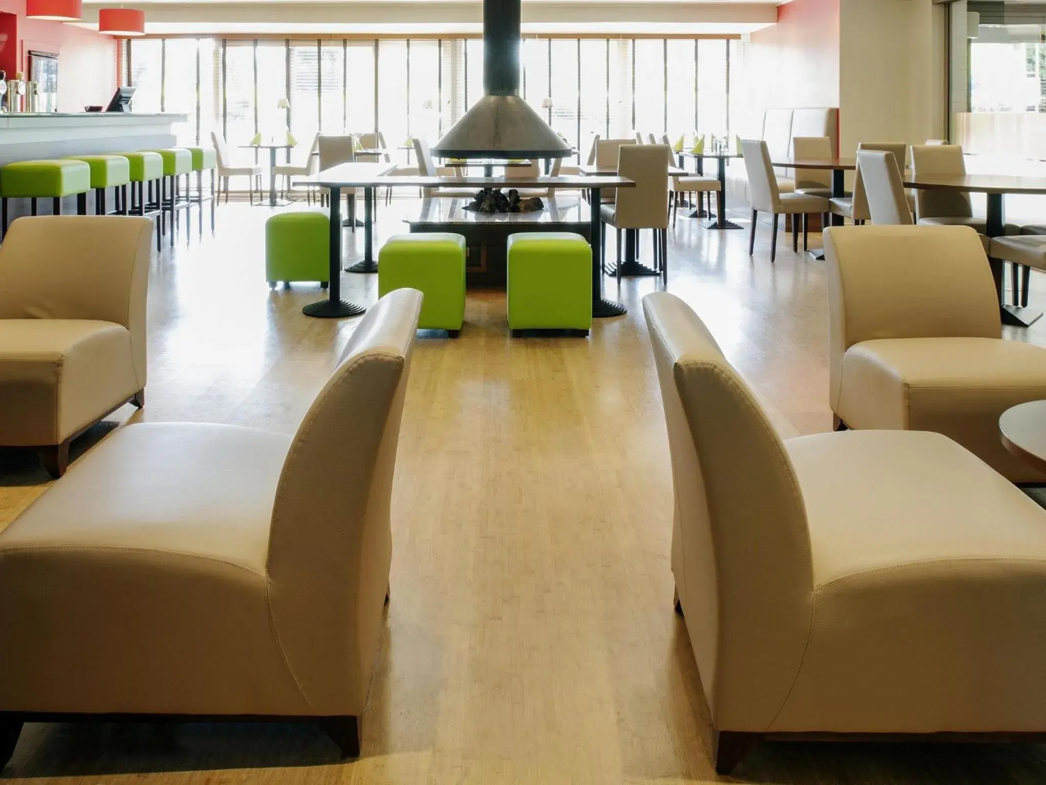 Lounge or bar in ibis Styles Louvain-la-Neuve Hotel and Events Lounge or bar in ibis Styles Louvain-la-Neuve Hotel and Events