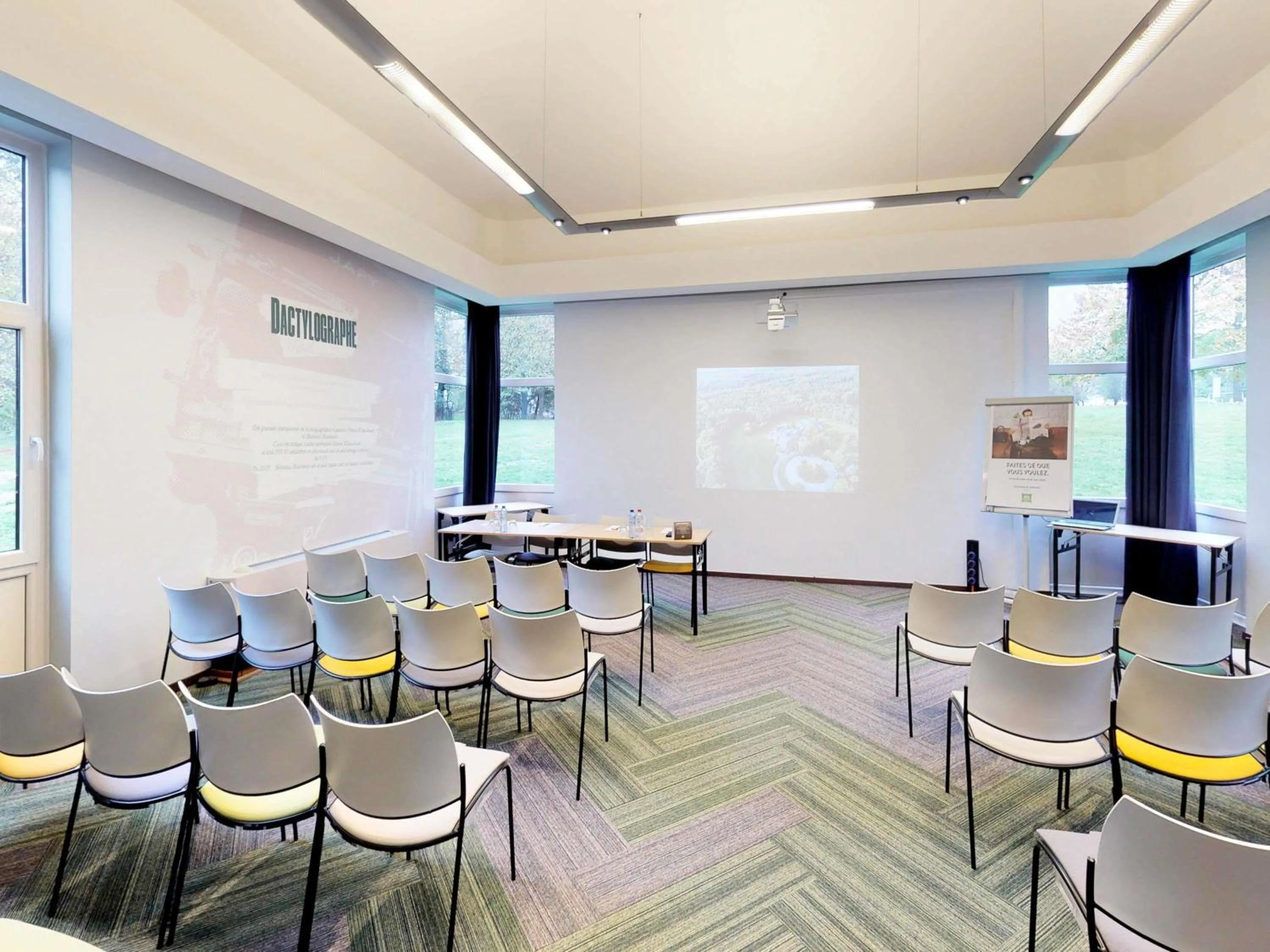 Meeting/conference room in ibis Styles Louvain-la-Neuve Hotel and Events