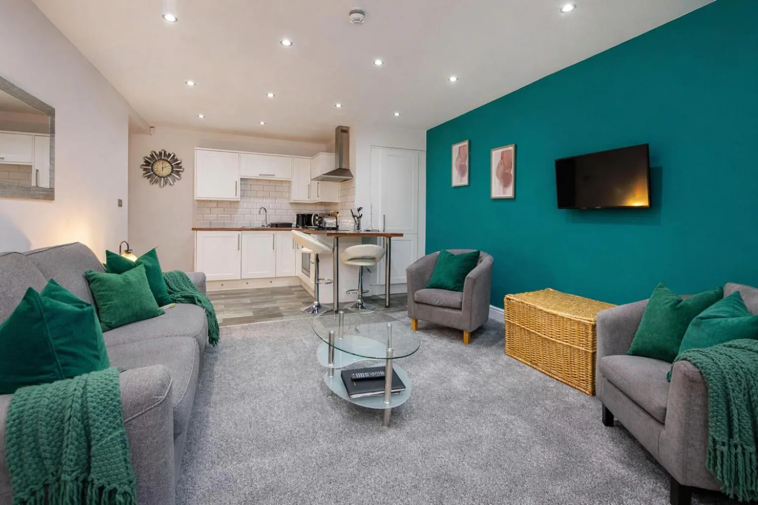 Apartment 1 The Keyes- Stylish & Spacious Apartment With Free Parking