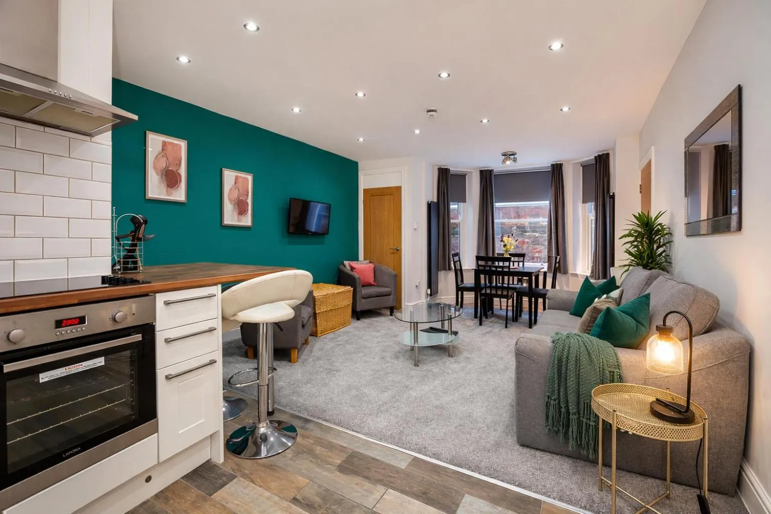 Apartment 1 The Keyes- Stylish & Spacious Apartment With Free Parking