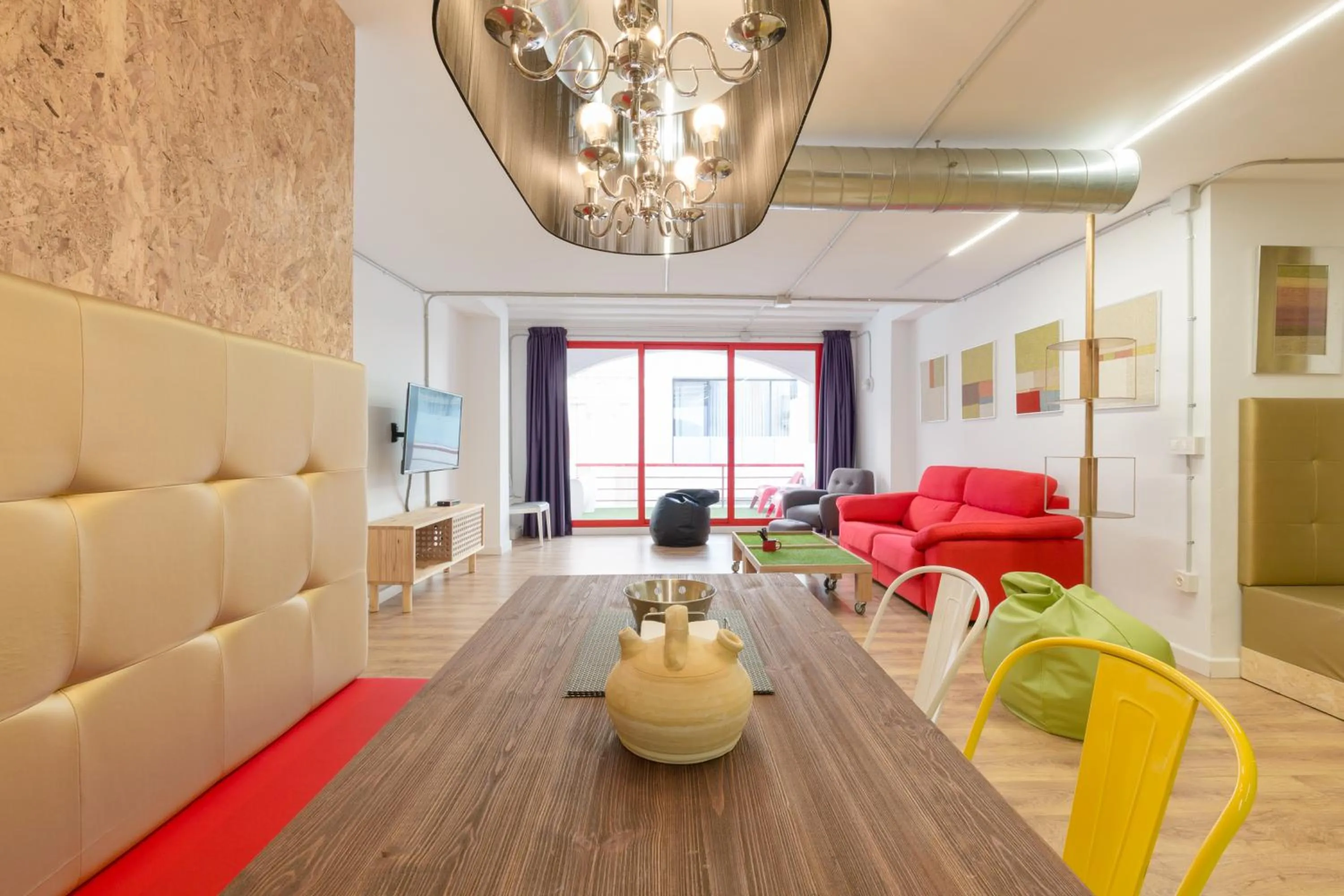 Dining area in Tomate Rooms