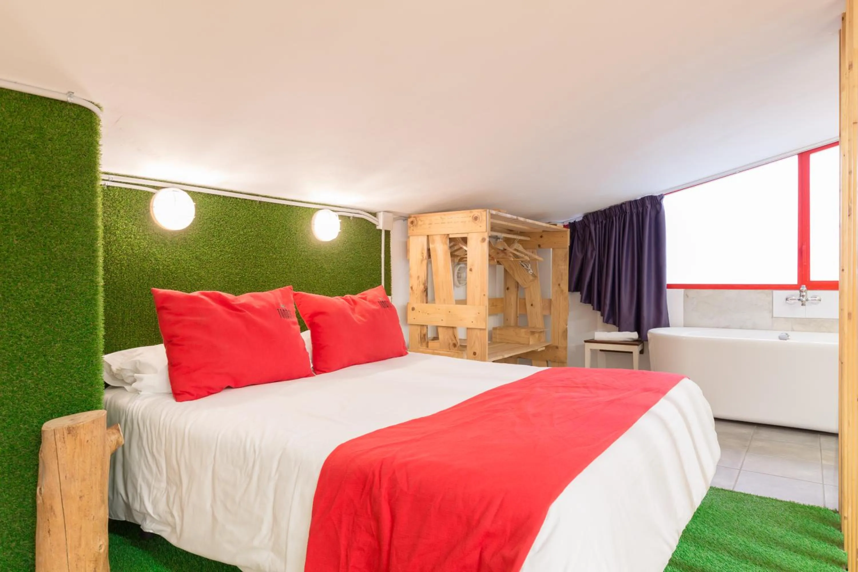 Bed in Tomate Rooms